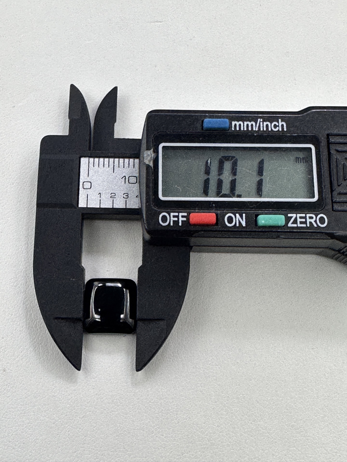 【墨翠面包戒面】  黑度极黑  灯照全透  底极细腻  完美无裂  品相极好  性价比高