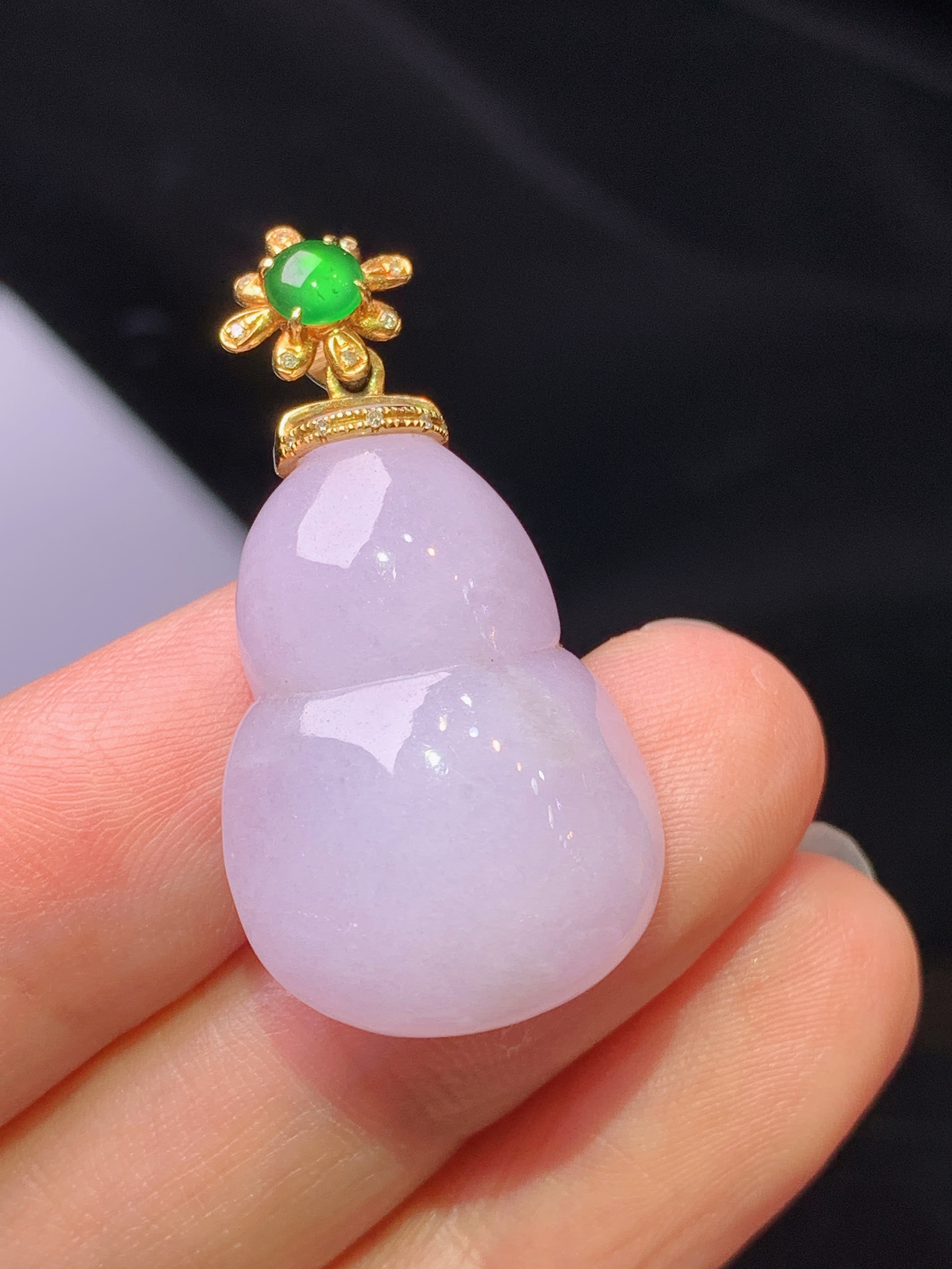 18k金钻镶嵌淡紫罗兰葫芦吊坠 玉质细腻 色泽艳丽清新 水润亮眼 整体尺寸34.8*17.8*9.2