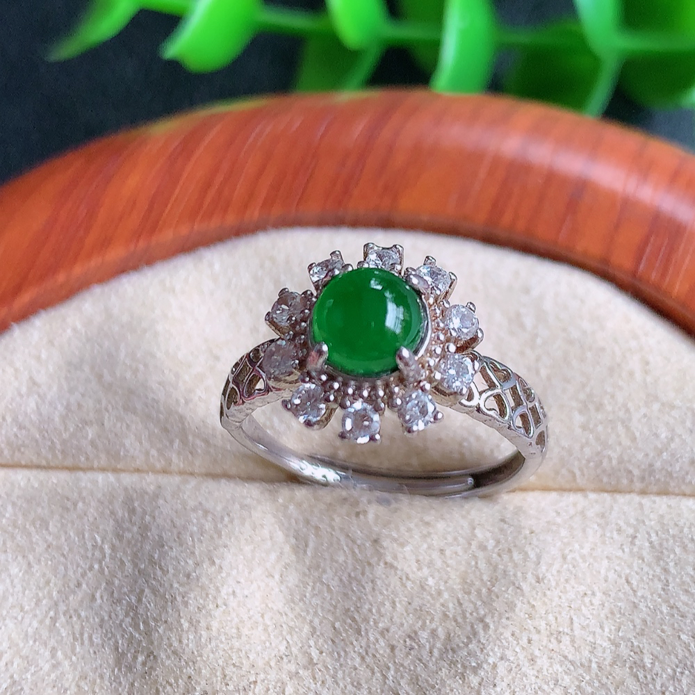 冰润满绿精美环形翡翠戒指  玉质细腻  冰清玉润  飘花灵动  颜色漂亮  W481.13  内径尺