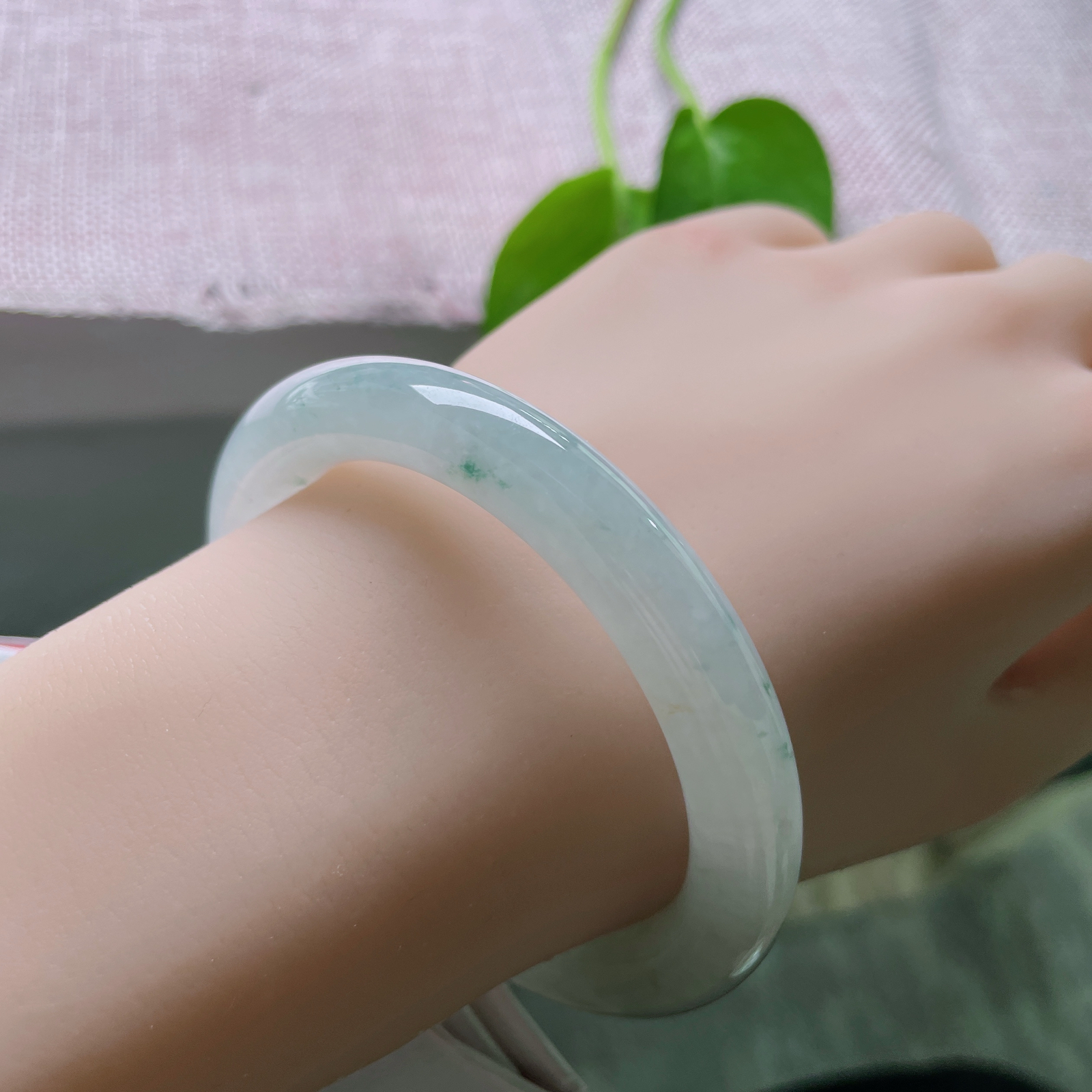 55.2/9.6，飘花圆条，细腻，水润，耐看，雅致，灵动ss49567a