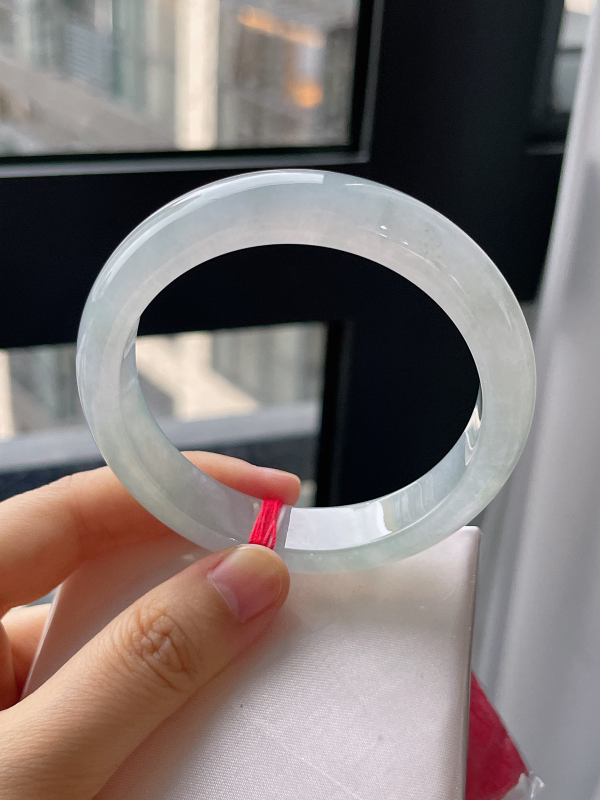 正圈57圈口，翡翠冰糯种淡绿色手镯