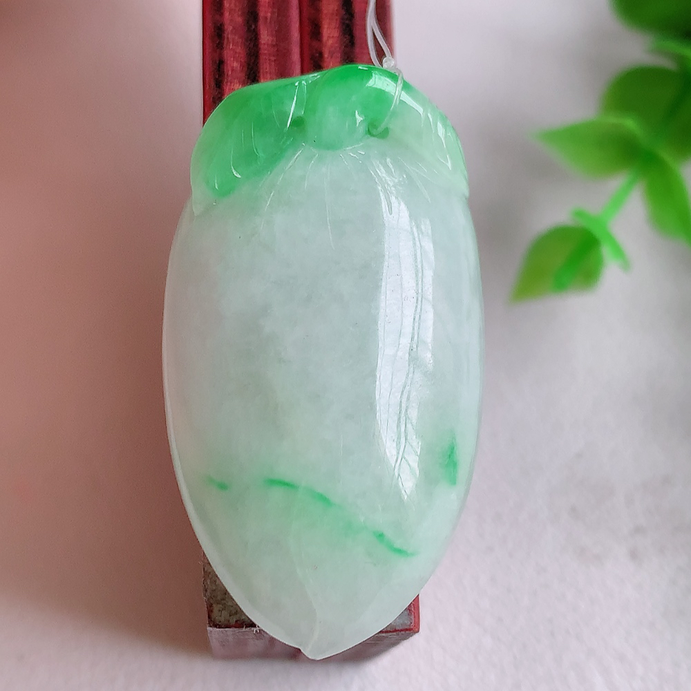 冰润飘阳绿寿桃吊坠 正装翡翠桃子挂件 玉质细腻  水润清新  W49.13 尺寸：37-20.7-15mm