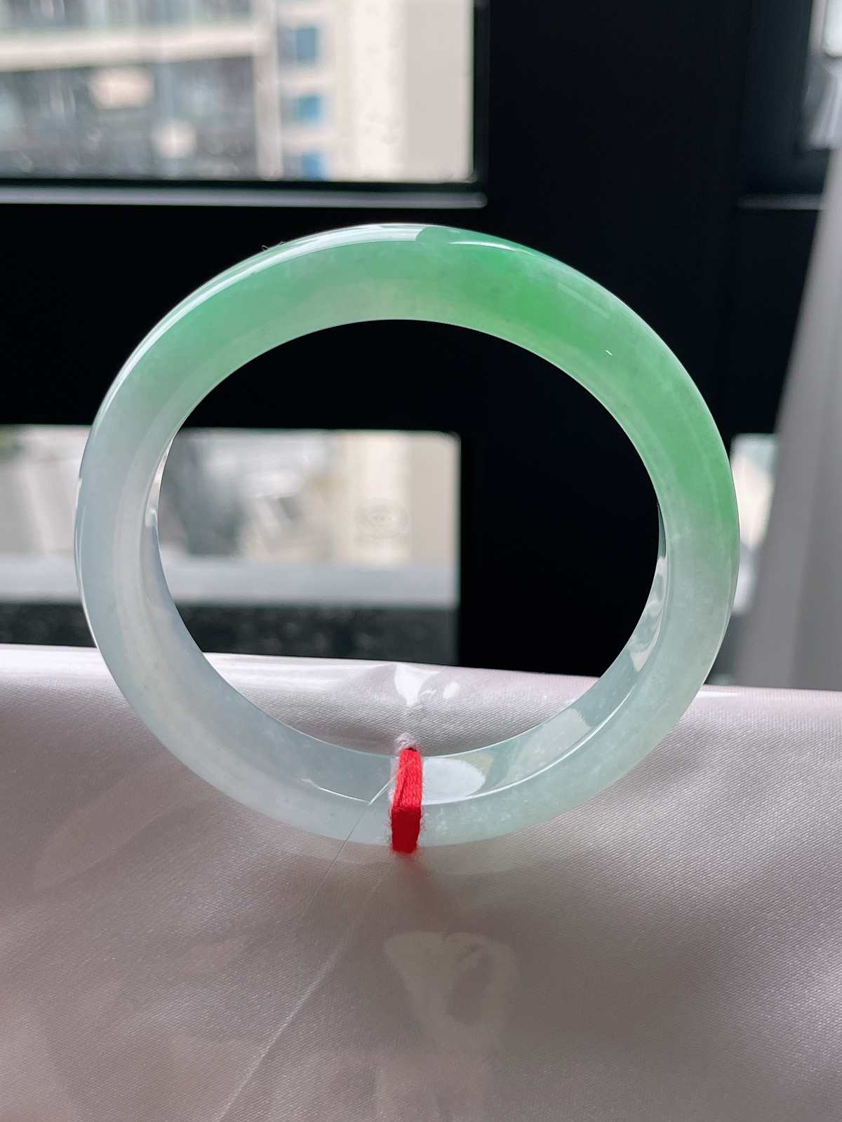 正圈59.3圈口，翡翠冰糯种飘绿手镯