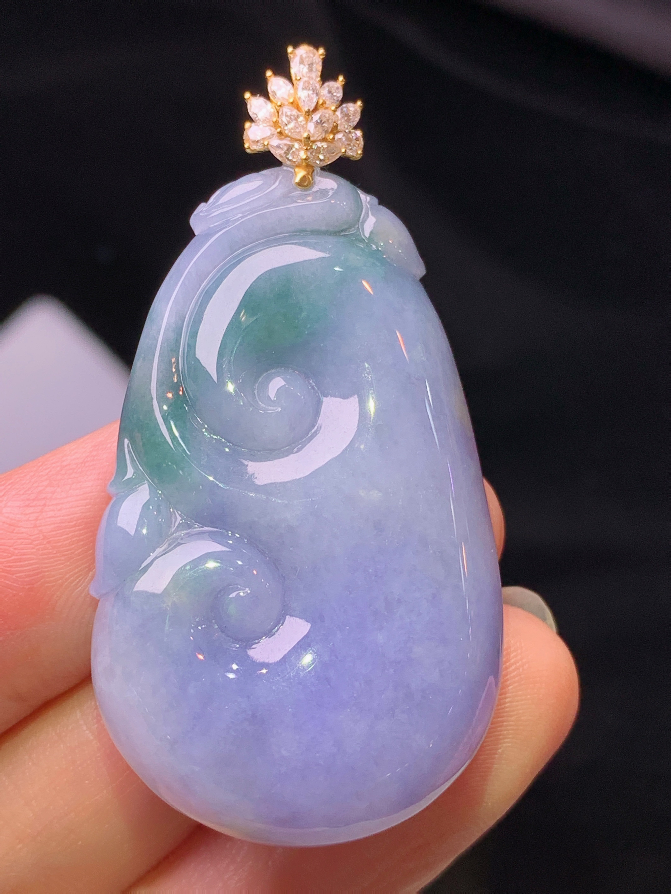 18k金钻镶嵌紫罗兰飘绿如意吊坠 玉质细腻 水润亮眼 色泽艳丽 整体尺寸51.3*26.6*7j1