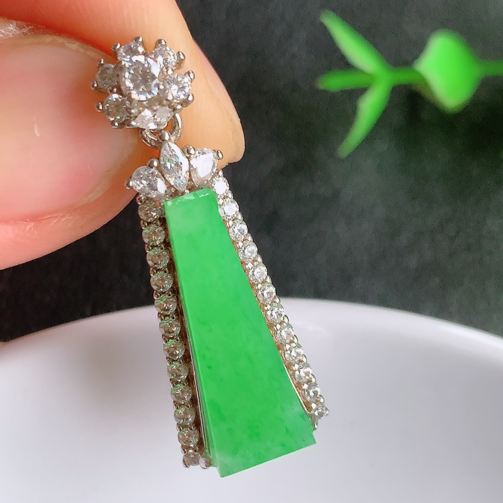 冰润满绿无事牌翡翠吊坠，平平安安，万事如意，沁人心脾，清秀高雅， 925银饰镶嵌   W357.13