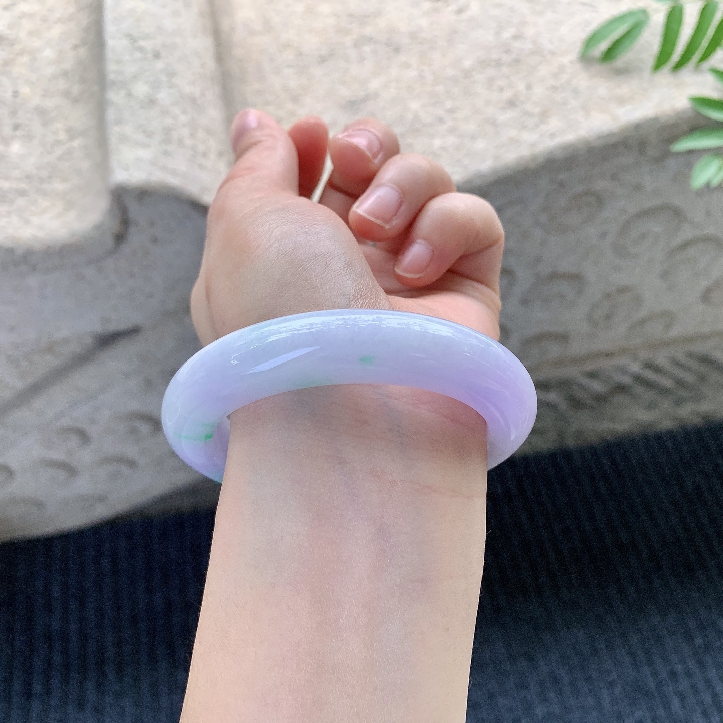 正圈53 54【圈口】54.8/12/10【编码】T3121438【描述】春彩，水润，种老，细腻，无裂纹