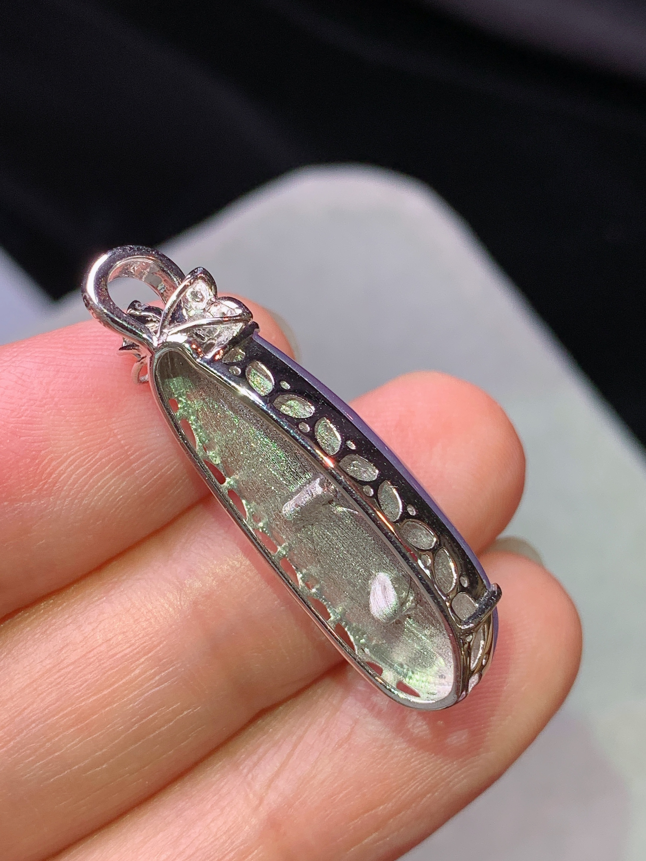 18k金钻镶嵌紫罗兰福瓜吊坠 玉质细腻 色泽艳丽清新 水润亮眼 整体尺寸31.8*8.6*9L2