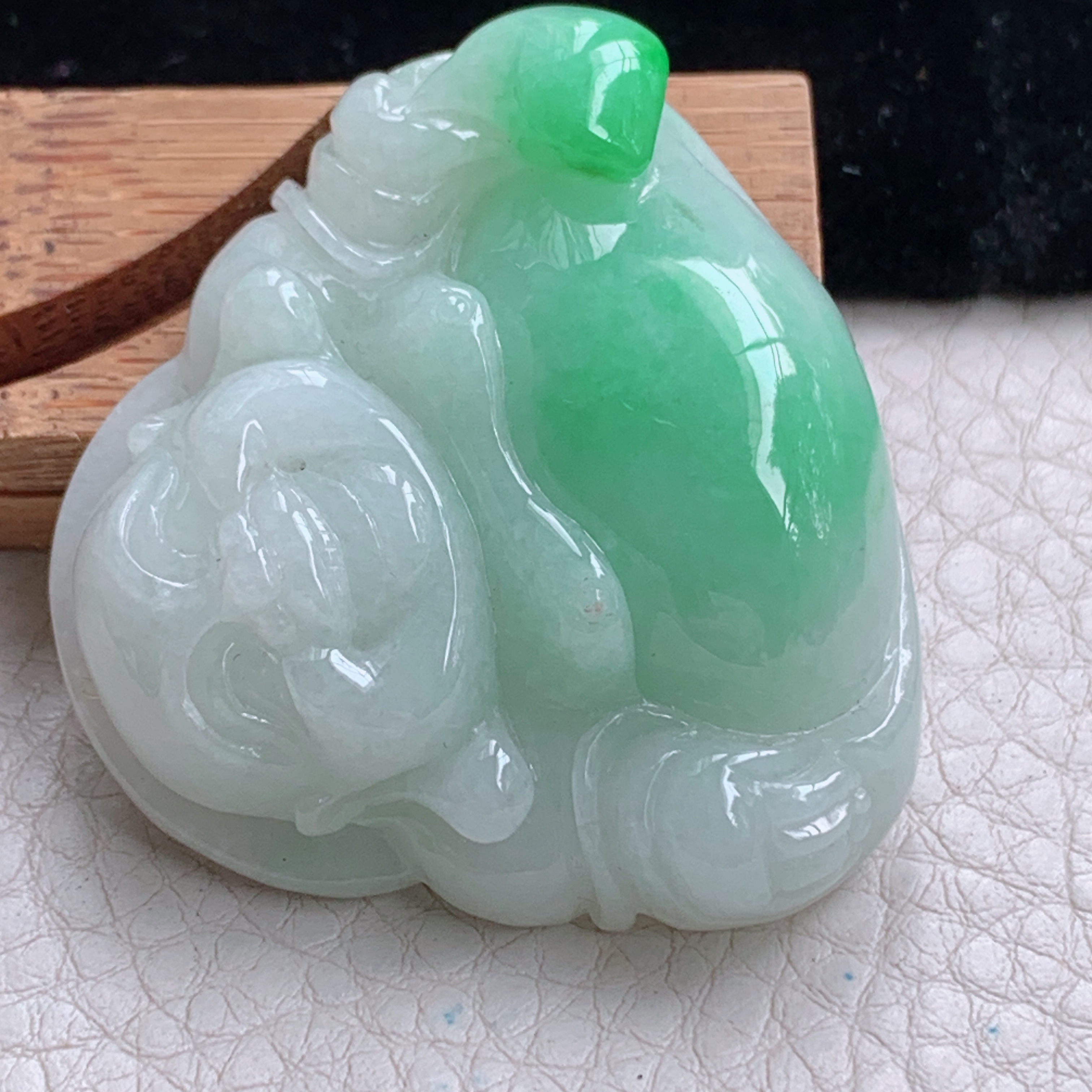 zen实拍42*47*12.8缅甸翡翠飘绿佛公吊坠大肚弥勒佛像项坠白底青