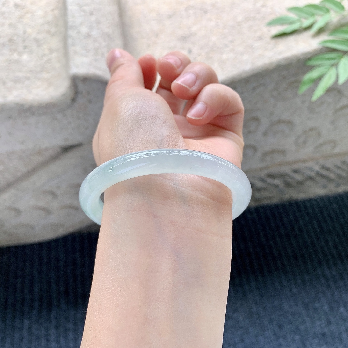 圆条54 55 圈口54.5/8.7/8.2 糯冰飘花，水润，种老，细腻，无裂纹121343