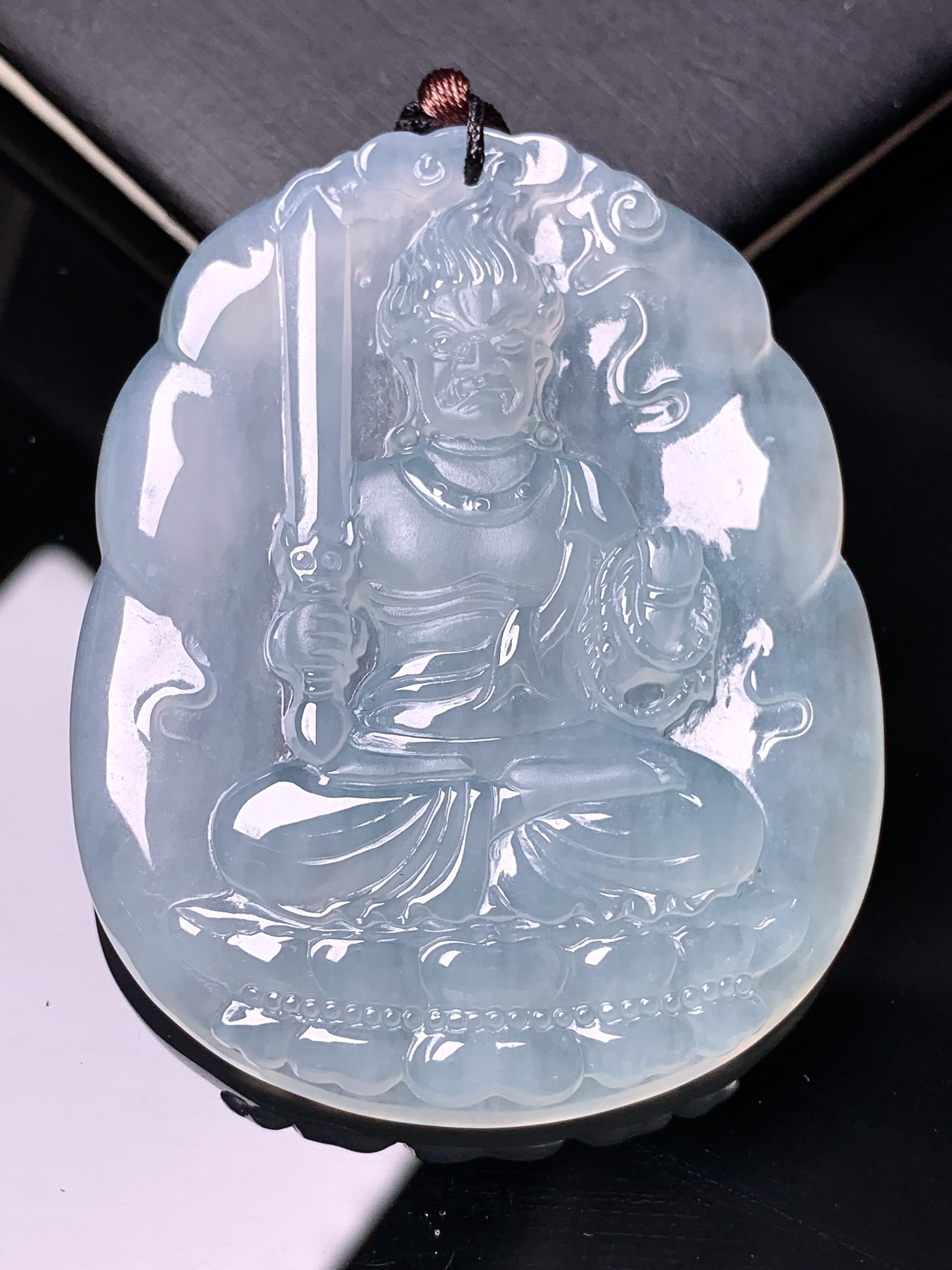 冰种不动明王吊坠 玉质细腻 水润亮眼 色泽艳丽 整体尺寸54*42.8*5.8b2