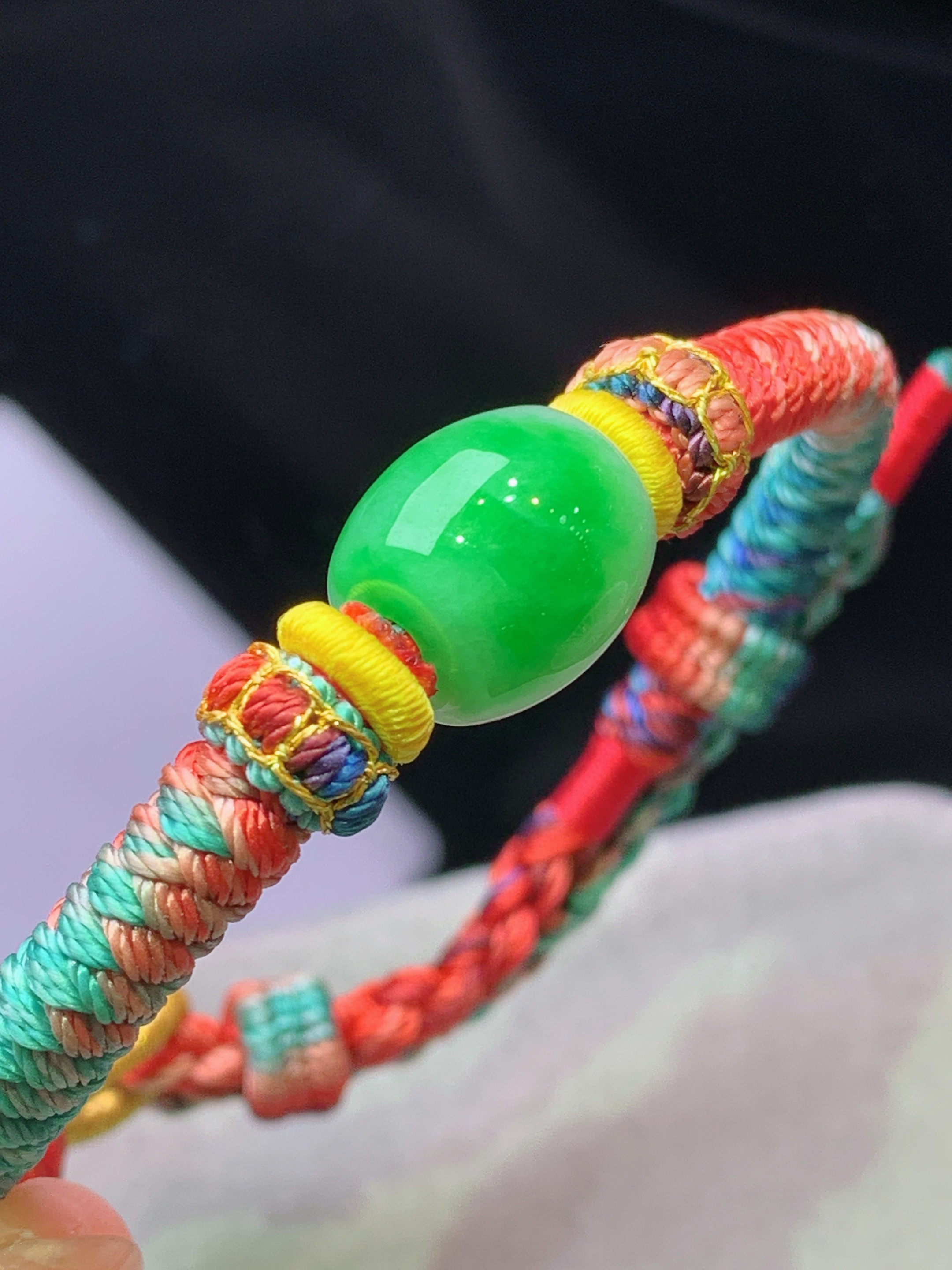 阳绿路路通手链 玉质细腻 水润亮眼 色泽艳丽 整体尺寸12