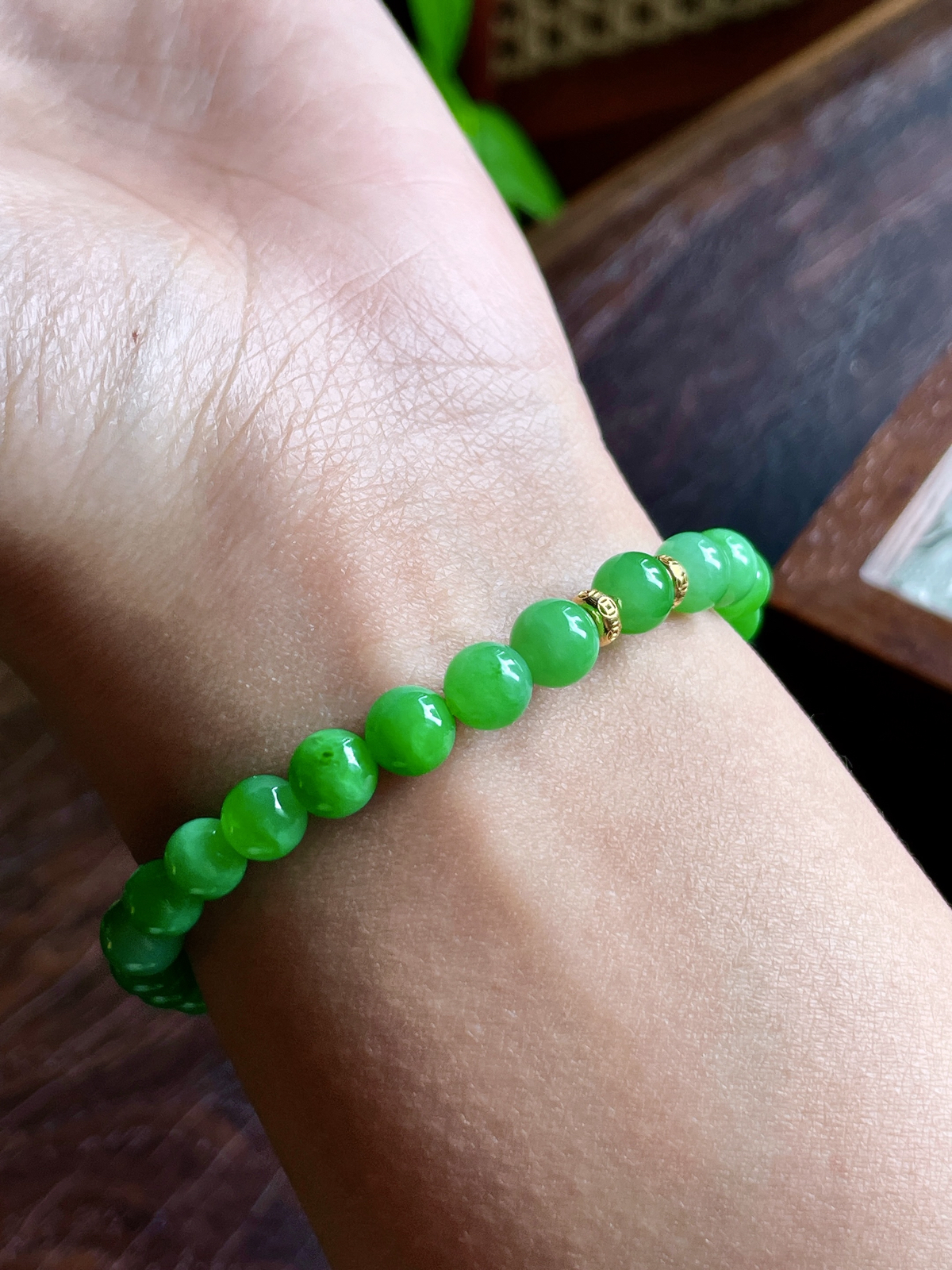 【珠子】🫧阳绿手串圆珠子手串
【说明】缅料 性价比高  
【尺寸】6.9mm
【重量】14.3克