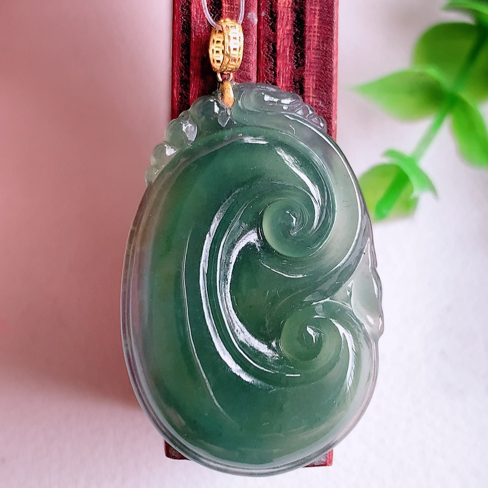 18k金扣蓝冰吉祥如意翡翠吊坠  寓意“万事如意，吉祥如意,福寿绵长 心想事成”饱满大气，通透水润 