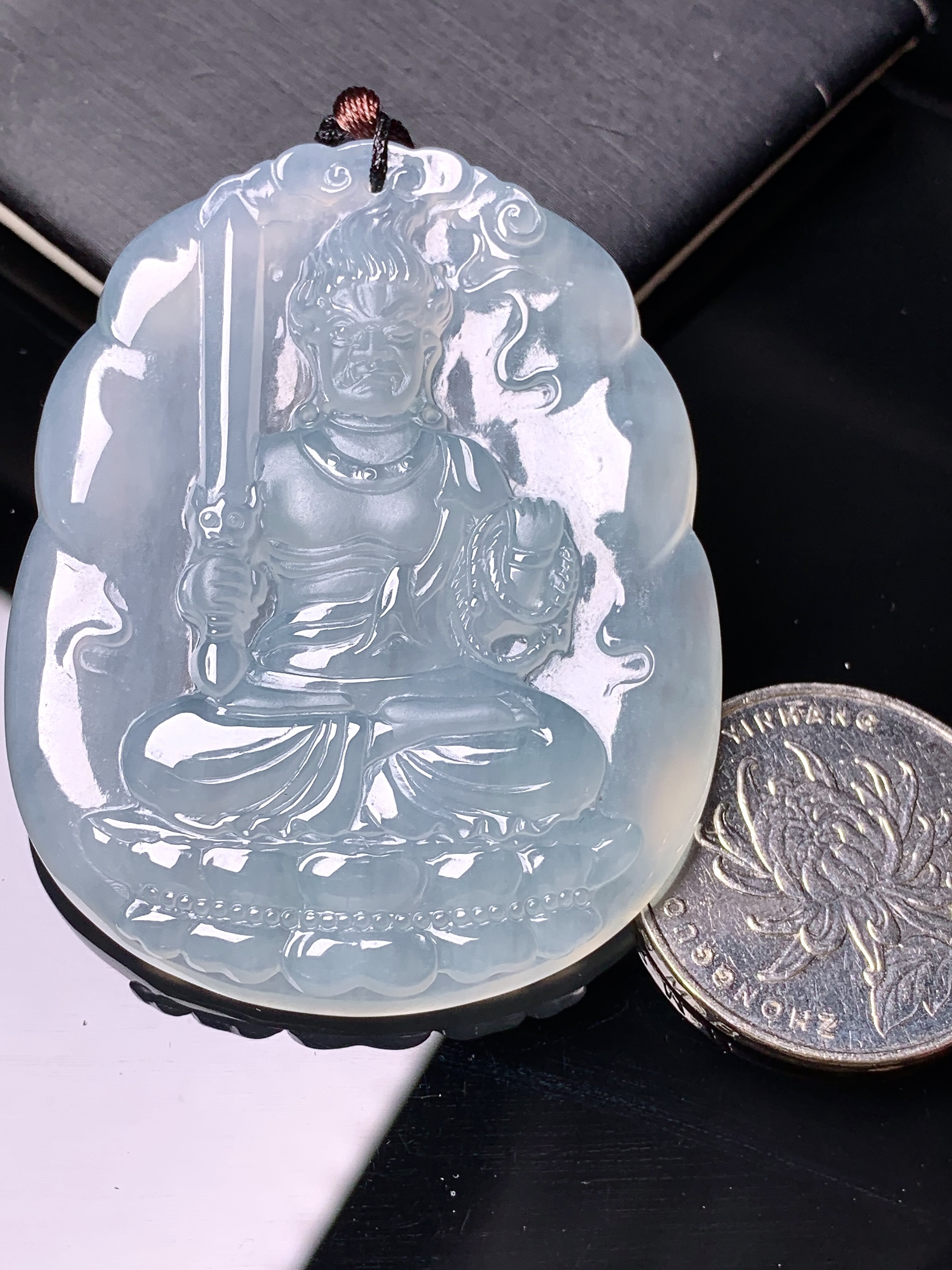 冰种不动明王吊坠 玉质细腻 水润亮眼 色泽艳丽 整体尺寸54*42.8*5.8b2