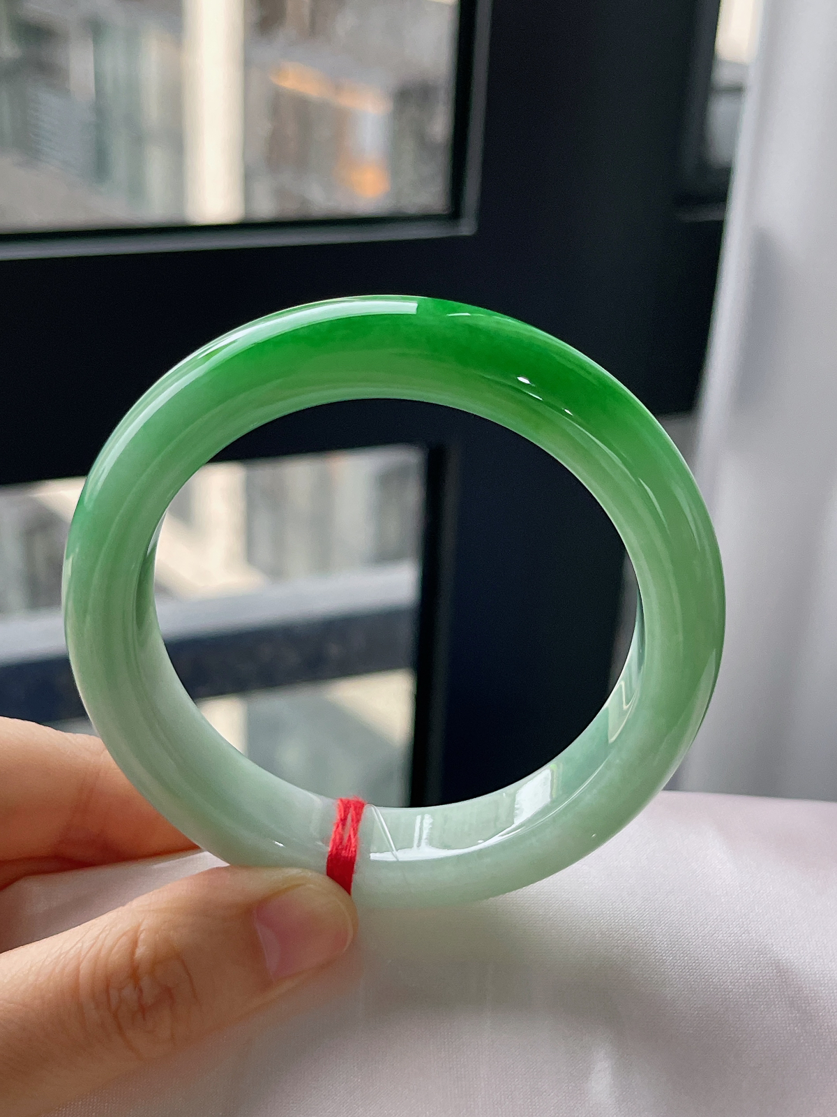 正圈56.2圈口，翡翠糯化种飘绿手镯