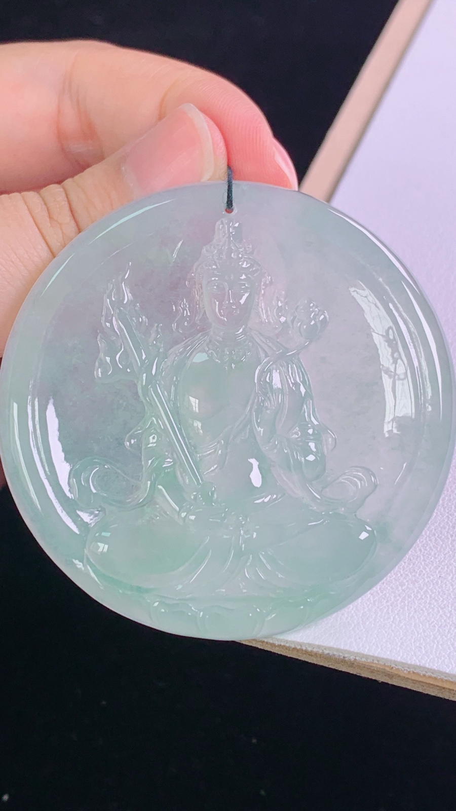 冰种虚空藏菩萨

尺寸:53.4-5.7mm