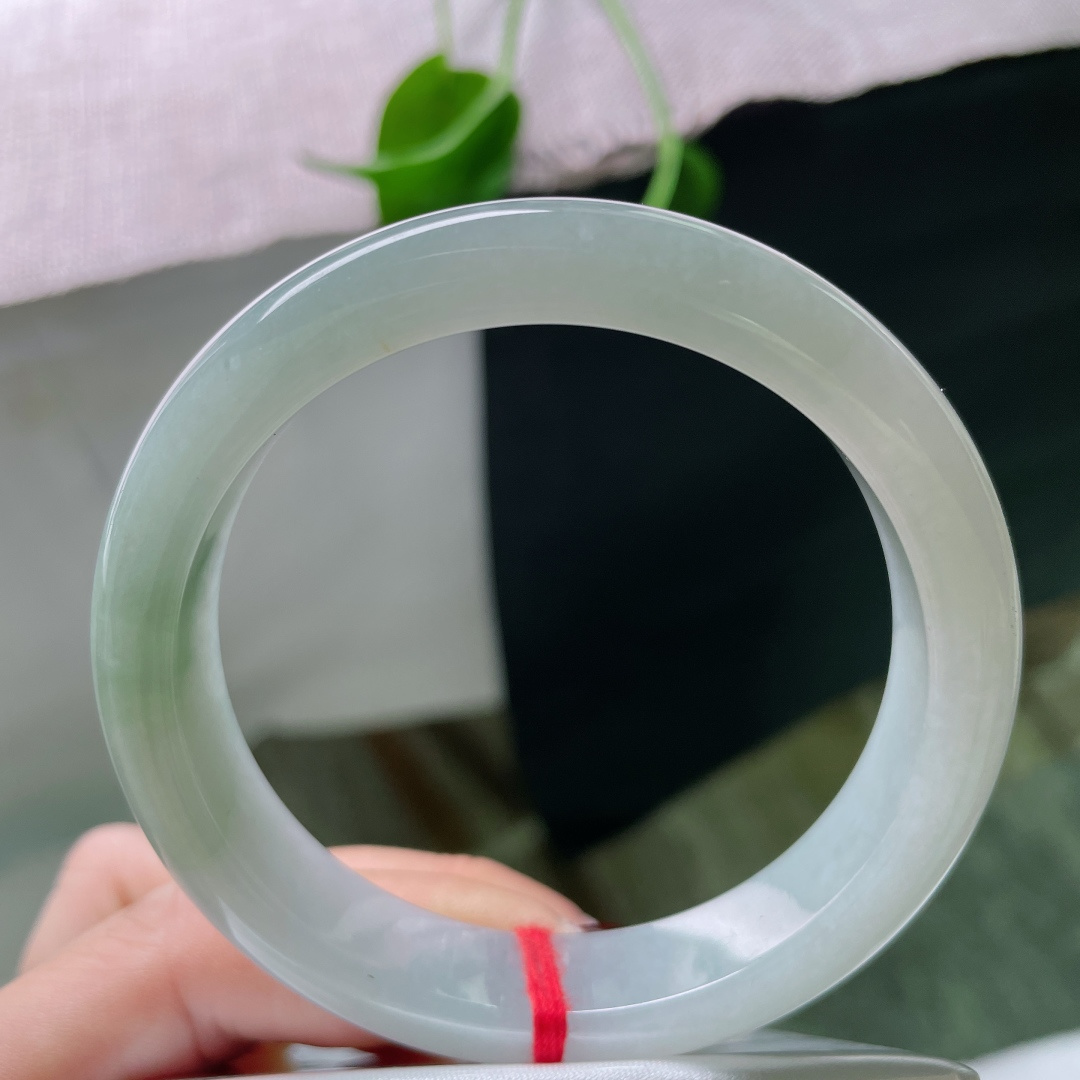 58.1/12.6/8.5浅油绿正圈，双层渐变编织，似水墨在宣纸上自然晕染，无裂，ss47612a