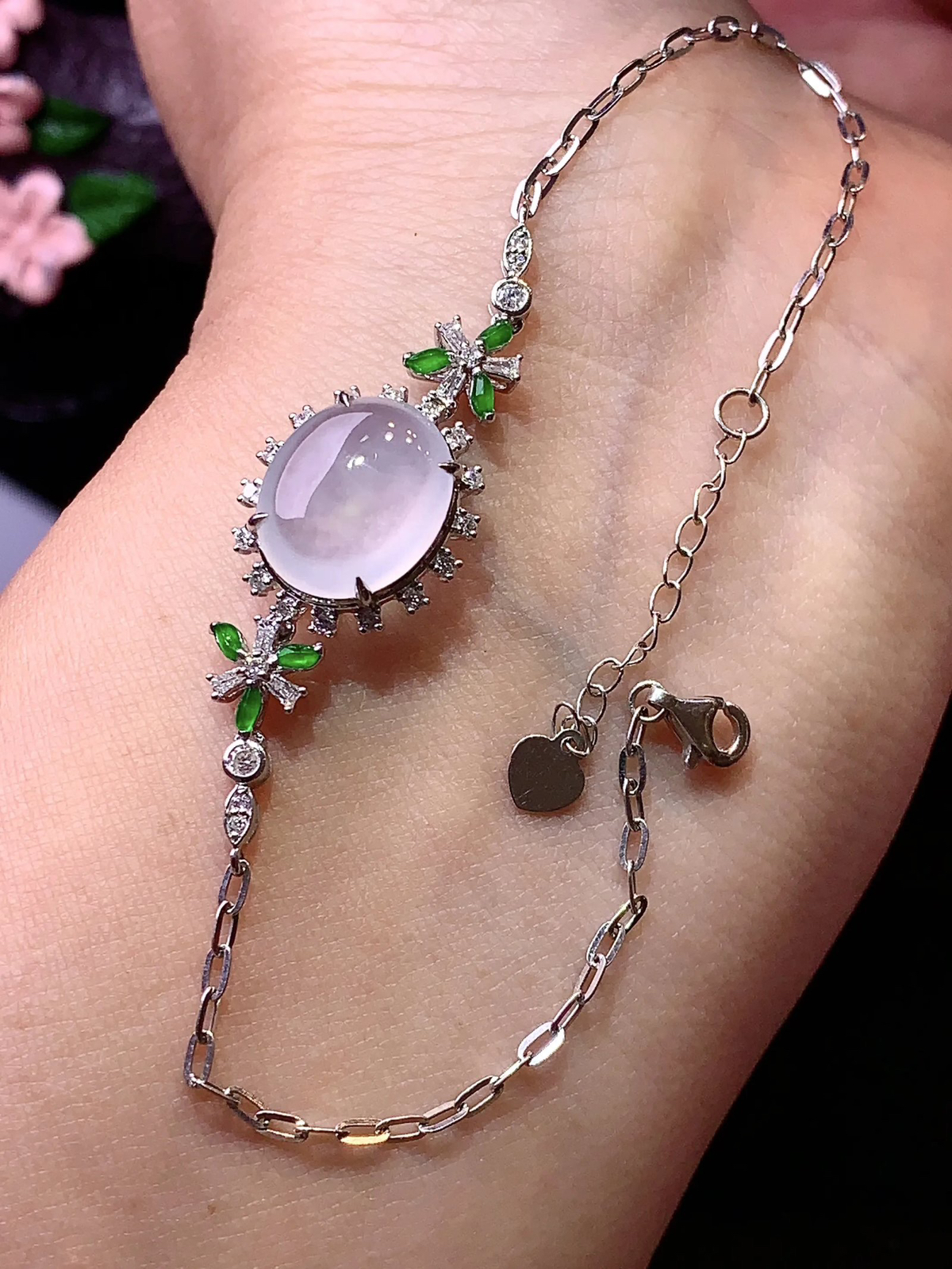 18k金钻镶嵌冰种蛋面手链 玉质细腻 色泽清新艳丽 裸石尺寸12.5*10.5*4