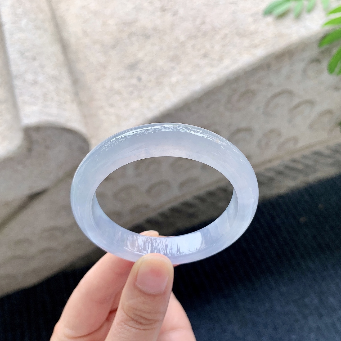 正圈49 50【圈口】50.8/11/8【编码】B2041512【描述】冰糯紫罗兰，水润，种老，细腻，无裂