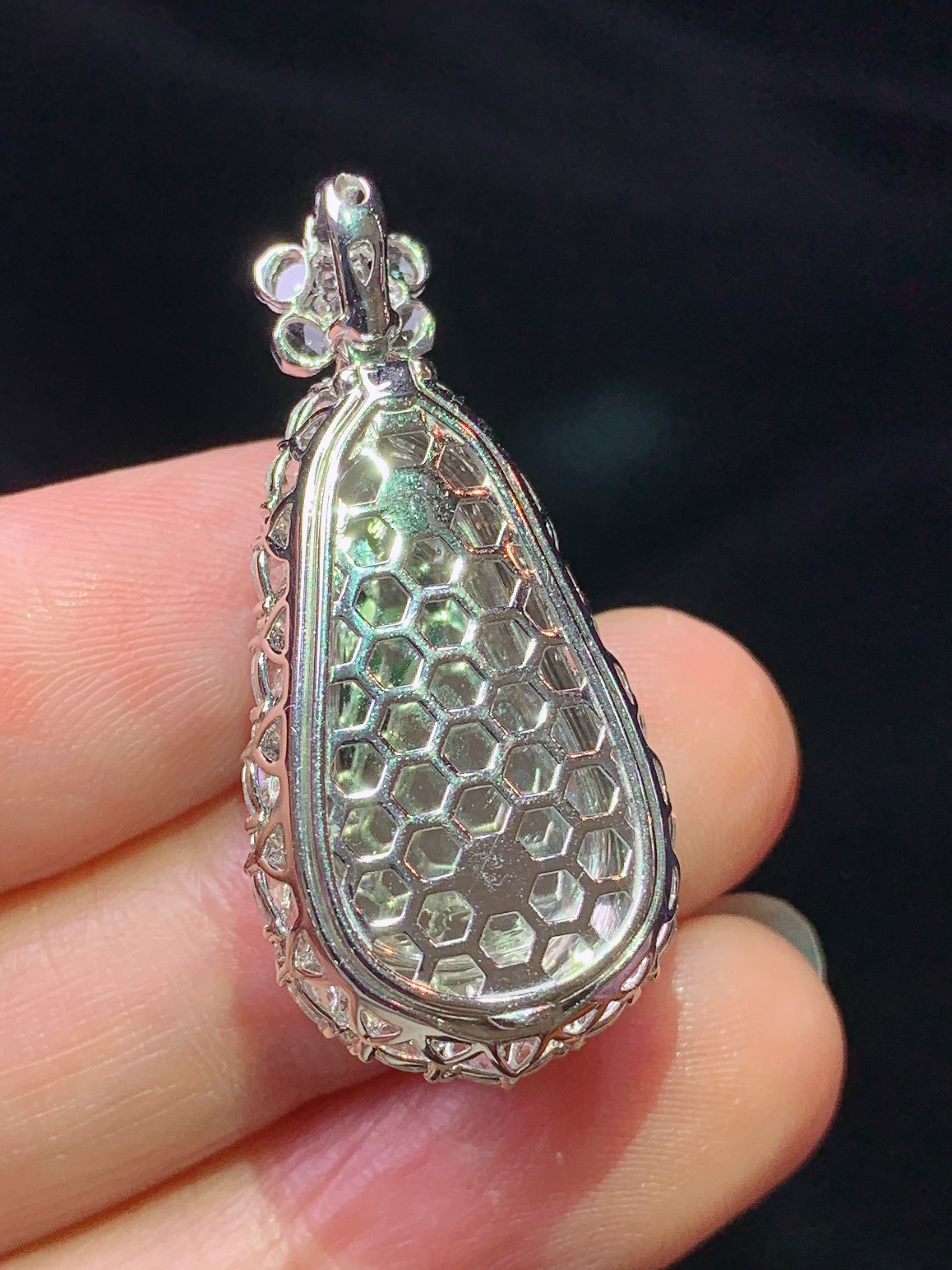 18k金钻镶嵌满绿福瓜吊坠 玉质细腻 水润亮眼 色泽艳丽 整体尺寸34*16*9.5g1