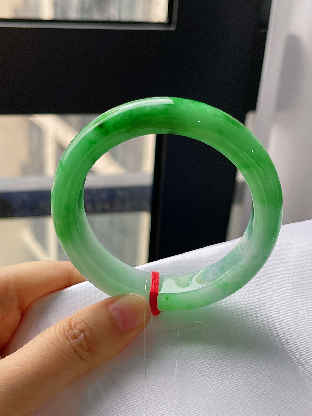 正圈55.1圈口，翡翠糯化种飘绿手镯