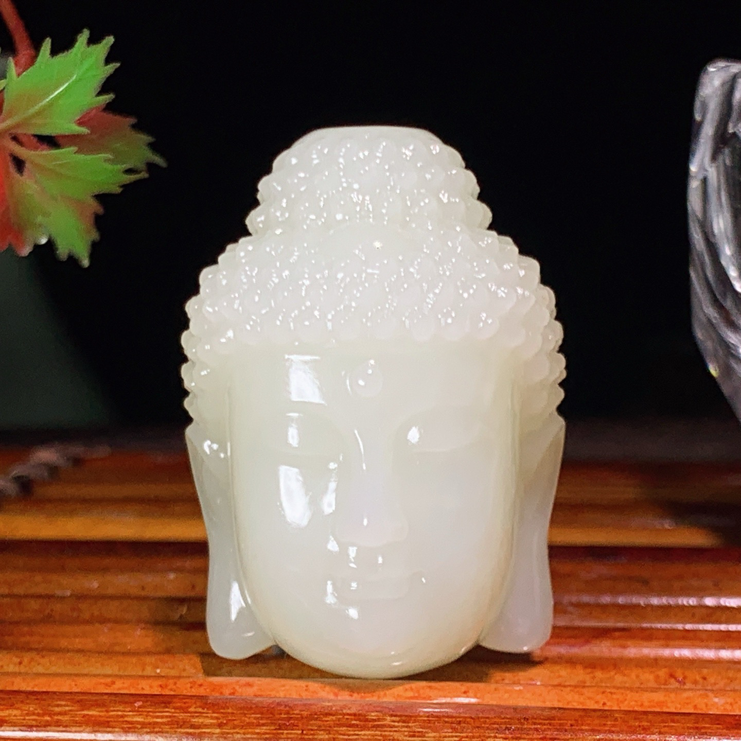 新疆和田玉观音头挂件。尺寸45/32/28重59克。玉质细腻油润。手推出油。佩戴高端典雅。lt260