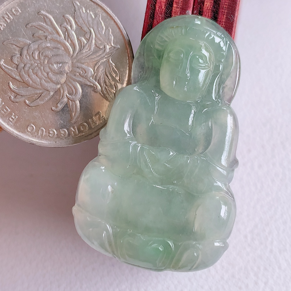 冰润精雕观音吊坠，法相端庄大气，工艺精湛，种色浓郁，细腻饱满冰润，种老水足，收藏佳品，佩戴大气  W357.13   尺寸：38-23.6-4.3mm