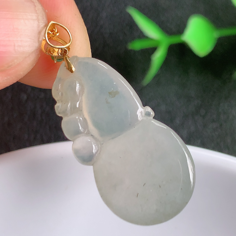 18k金扣冰润葫芦翡翠吊坠  寓意“福禄双全，加官进爵，财源滚滚” 莹润通透，抱满大气  清新脱俗    W001.13  尺寸：26-13.3-4.8mm