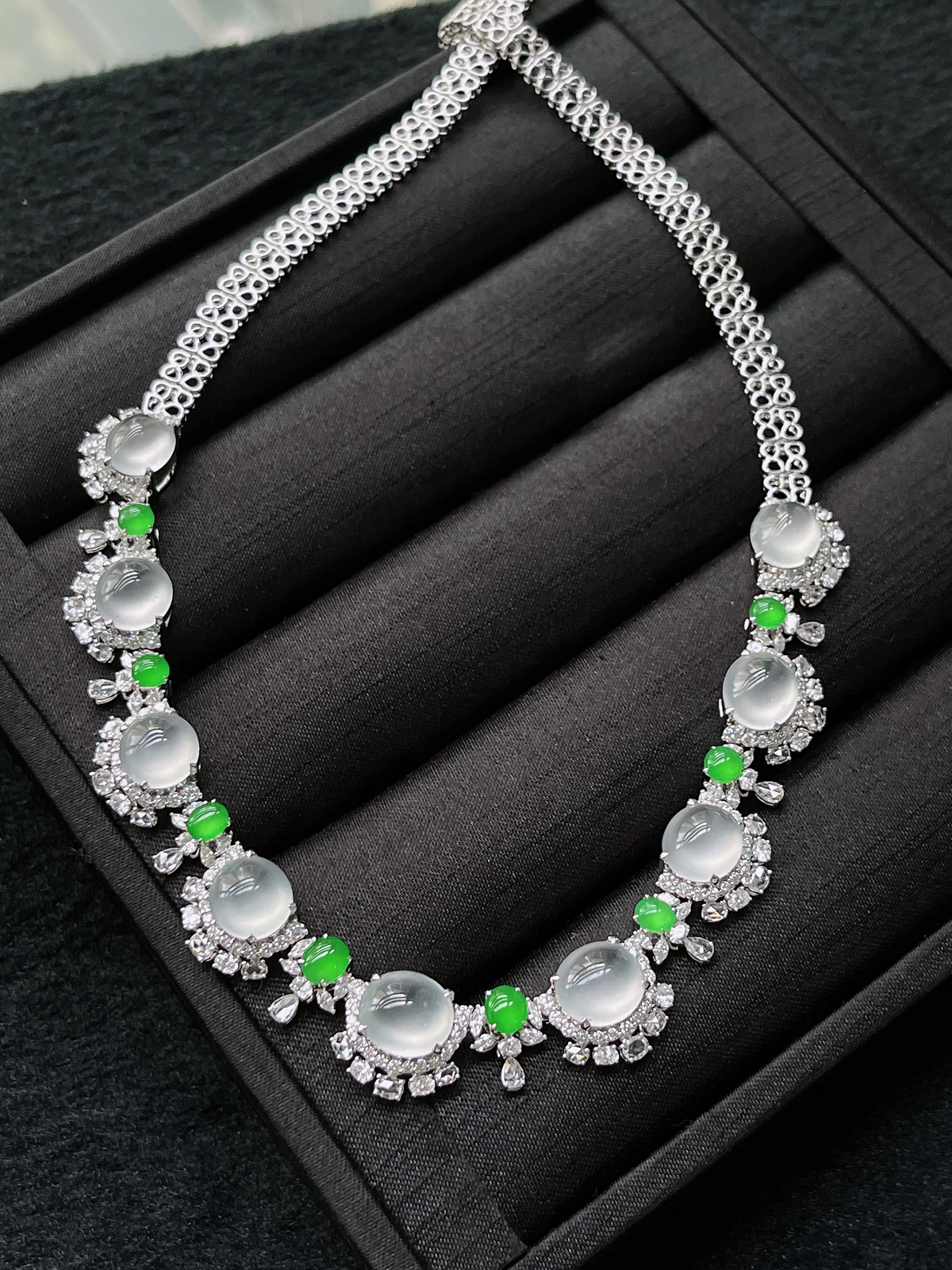 18k金 白冰双眼皮钢蛋翡翠项链