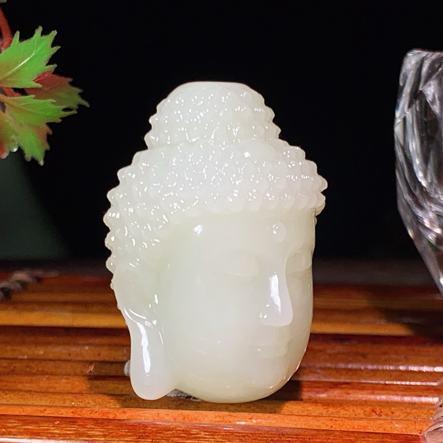 新疆和田玉观音头挂件。尺寸45/32/28重59克。玉质细腻油润。手推出油。佩戴高端典雅。lt260