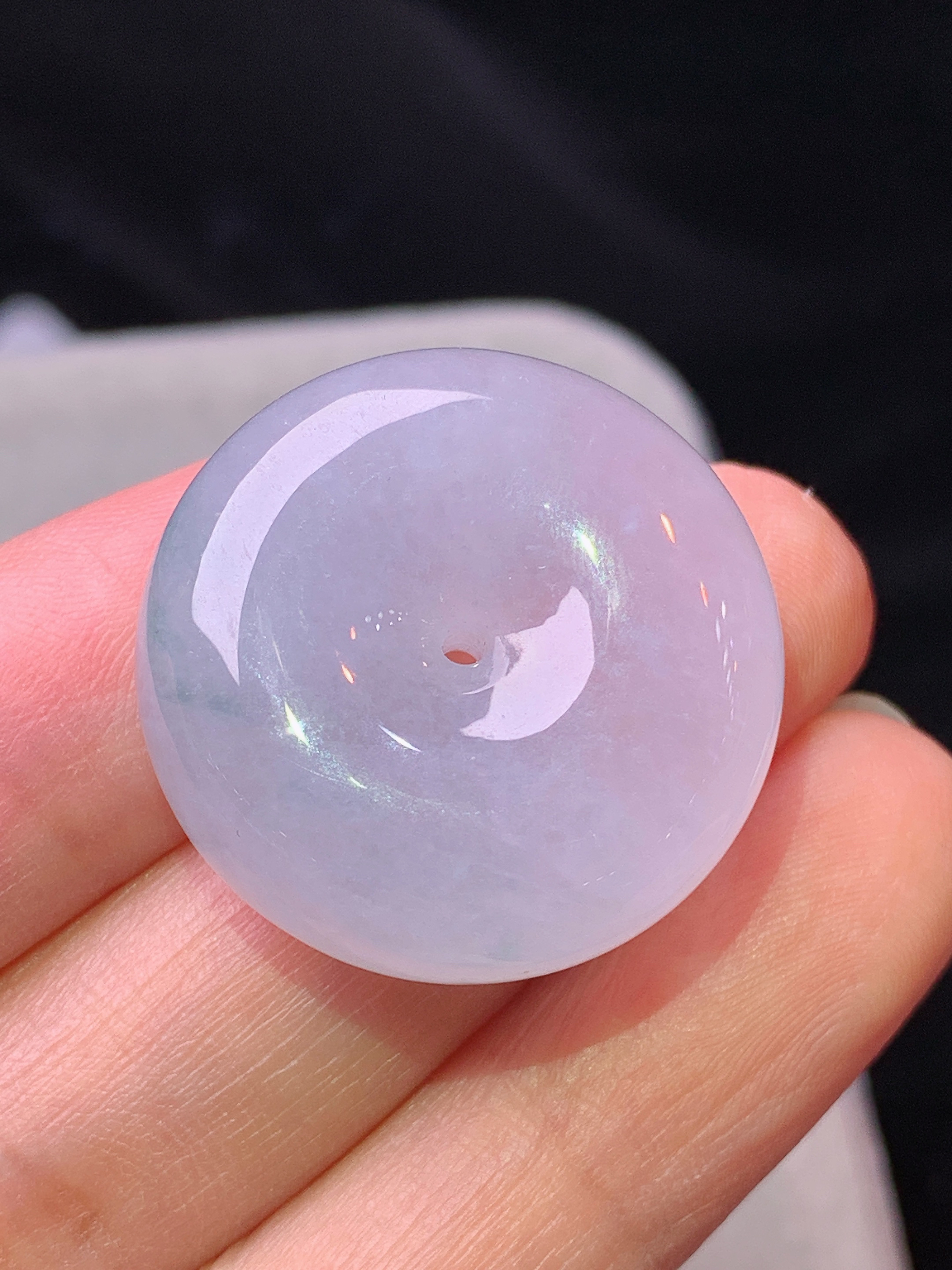 淡紫罗兰飘花平安扣吊坠 玉质细腻 色泽艳丽清新 水润亮眼 整体尺寸25.3*9.6m2