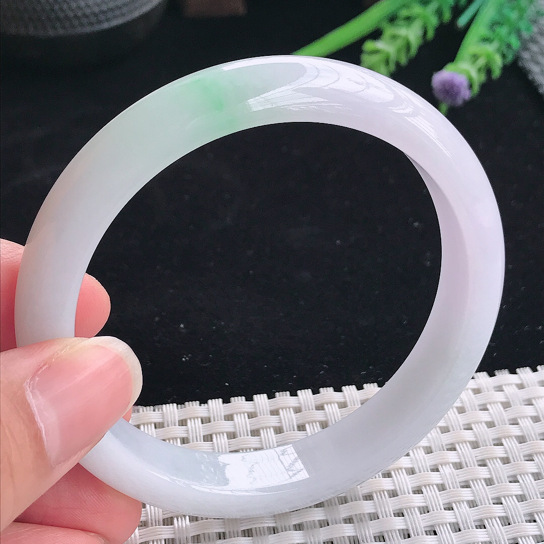 实拍A货翡翠59.8/11.7/8老坑秀气冰润飘绿手镯翡翠宽边玉镯平安镯美人镯