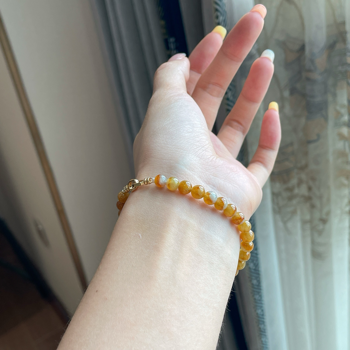 冰黄手串  18K  
尺寸：6/29颗