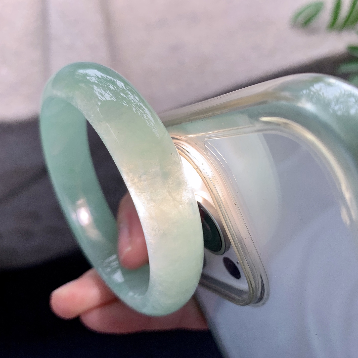 贵妃53 54 圈口54.6/46.9/13.3/7.5 满绿，水润，种老，细腻，打灯有絮线H1121434