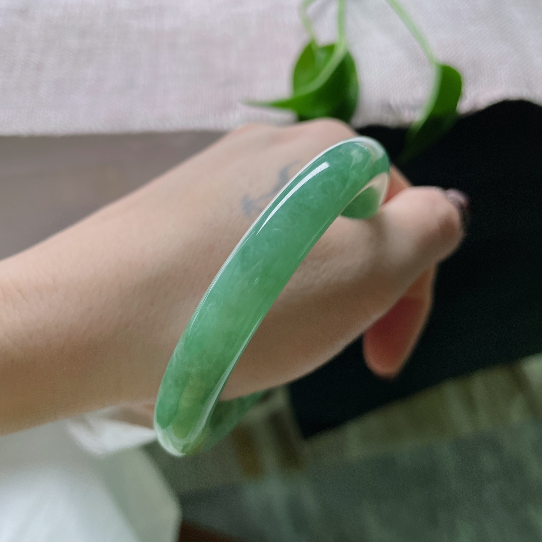 55.3/9.8，绿底圆条，水润，像雨后新竹，像晨间雾霭，皮纹，ss50139a