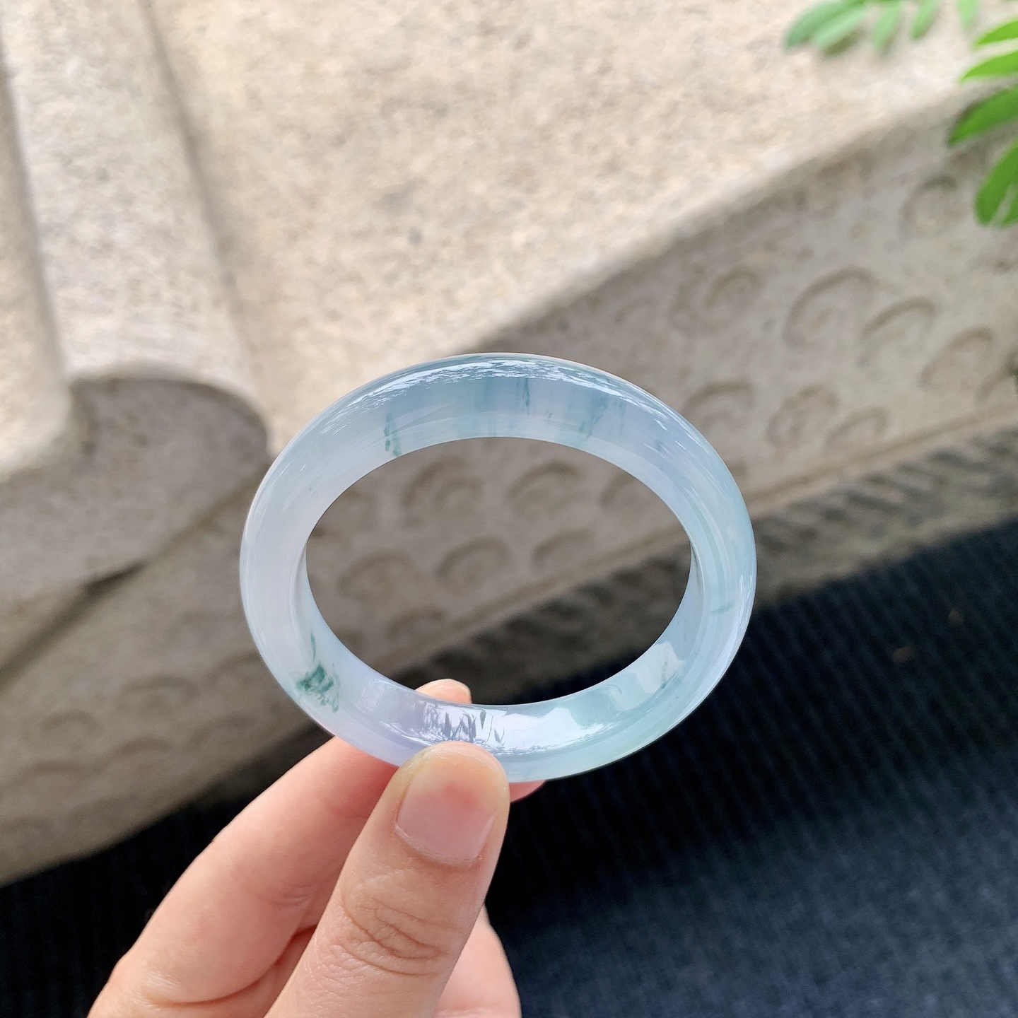 正圈48 49【圈口】49/10.6/7.5【编码】T9041538【描述】冰糯紫罗兰，飘花，水润，种老，细腻，无裂