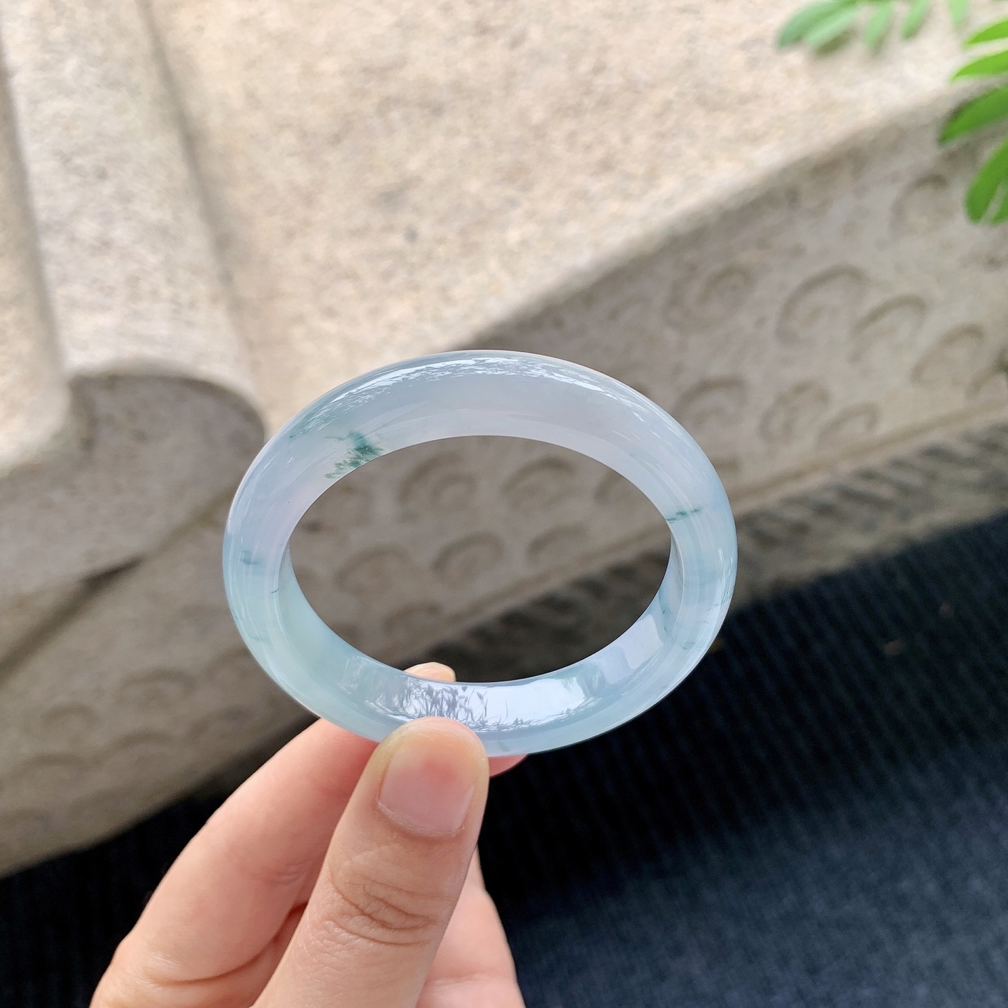 正圈48 49【圈口】49/10.6/7.5【编码】T9041538【描述】冰糯紫罗兰，飘花，水润，种老，细腻，无裂