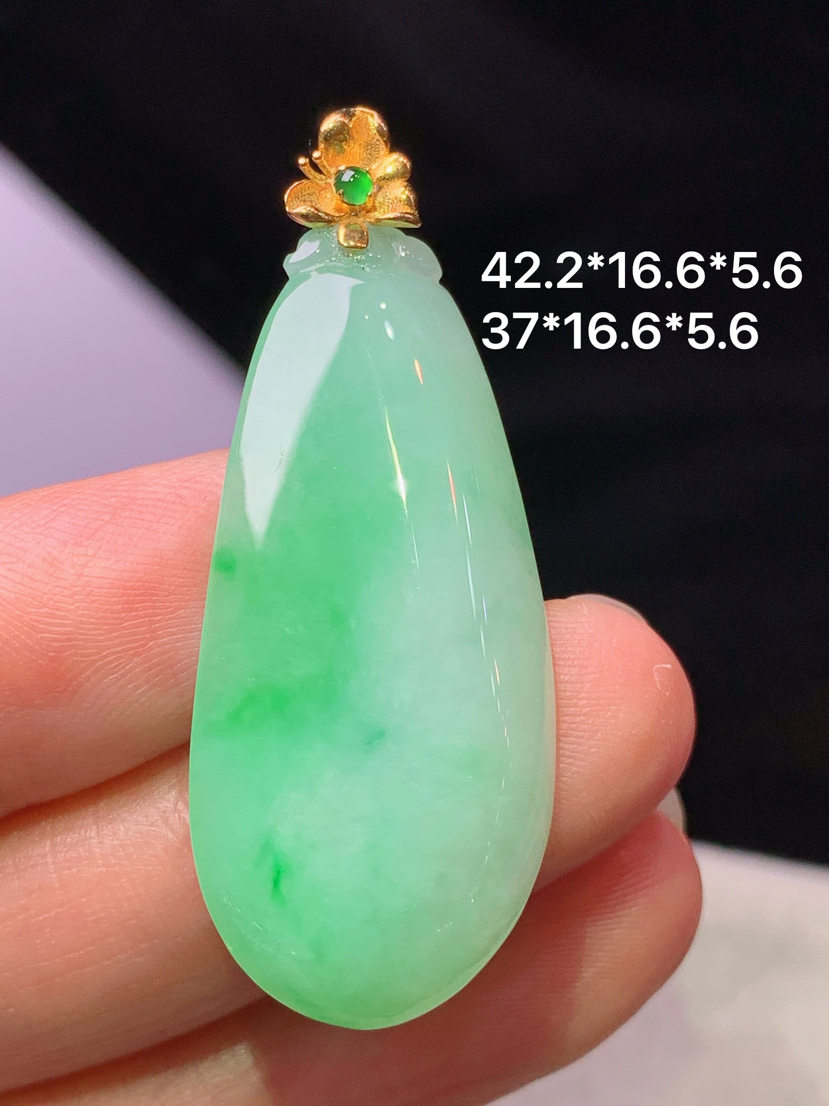 18k金镶嵌飘绿福瓜吊坠 玉质细腻 水润亮眼 色泽艳丽 整体尺寸42.2*16.6*5.6j1