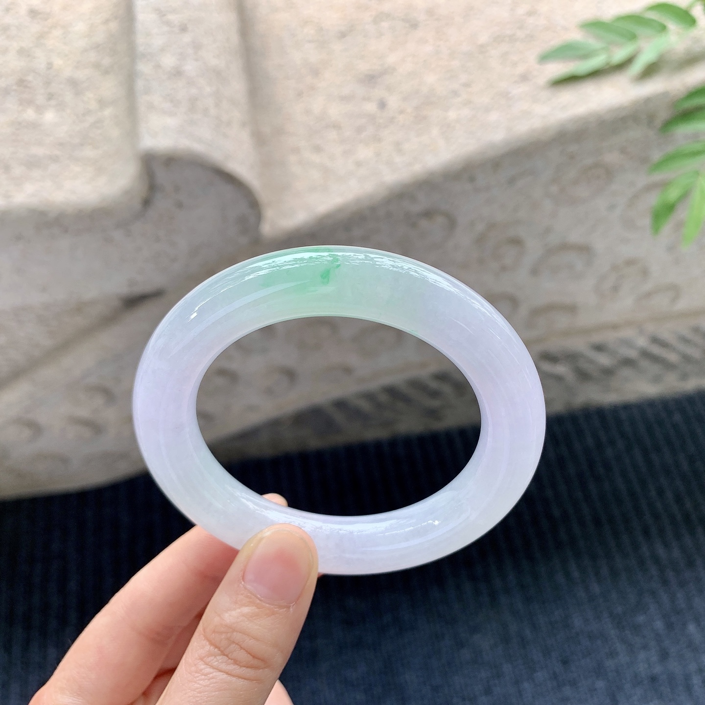 圆条53 54 圈口54.8/11.6/11.4 冰糯淡春彩，水润，种老，细腻，打灯有絮线G6032234