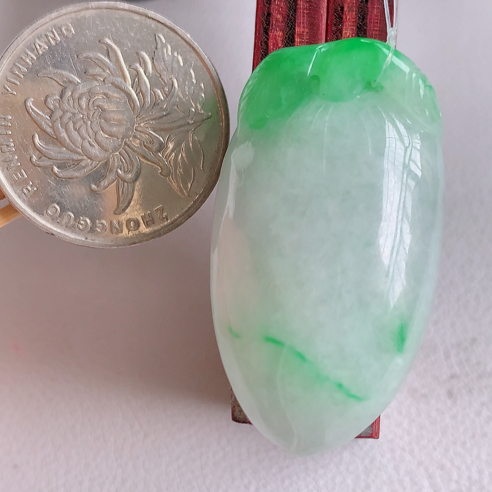 冰润飘阳绿寿桃吊坠 正装翡翠桃子挂件 玉质细腻  水润清新  W49.13 尺寸：37-20.7-15mm