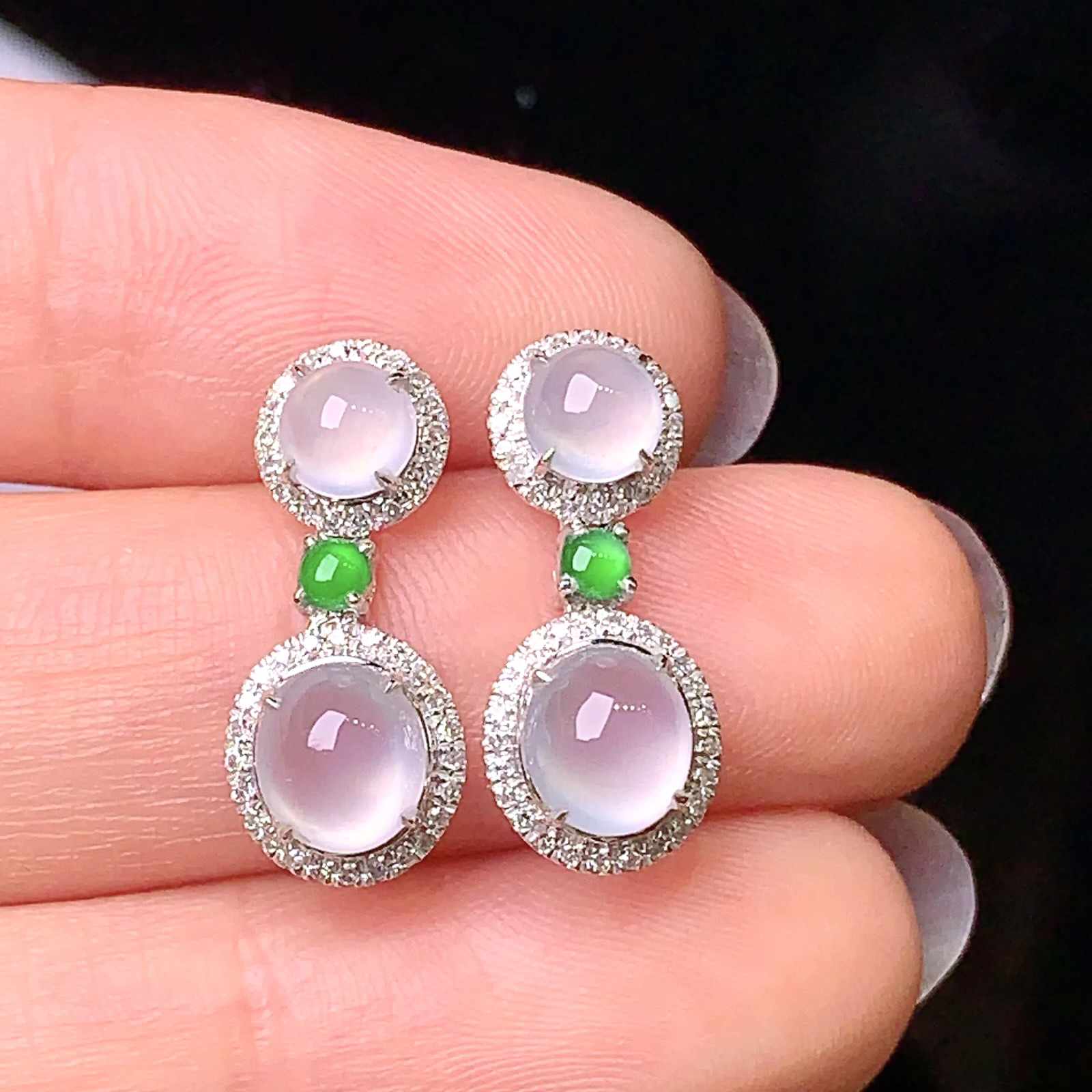 18k金钻镶嵌冰种蛋面耳坠 玉质细腻 色泽艳丽 款式新颖时尚唯美 整体尺寸18*8*5.4