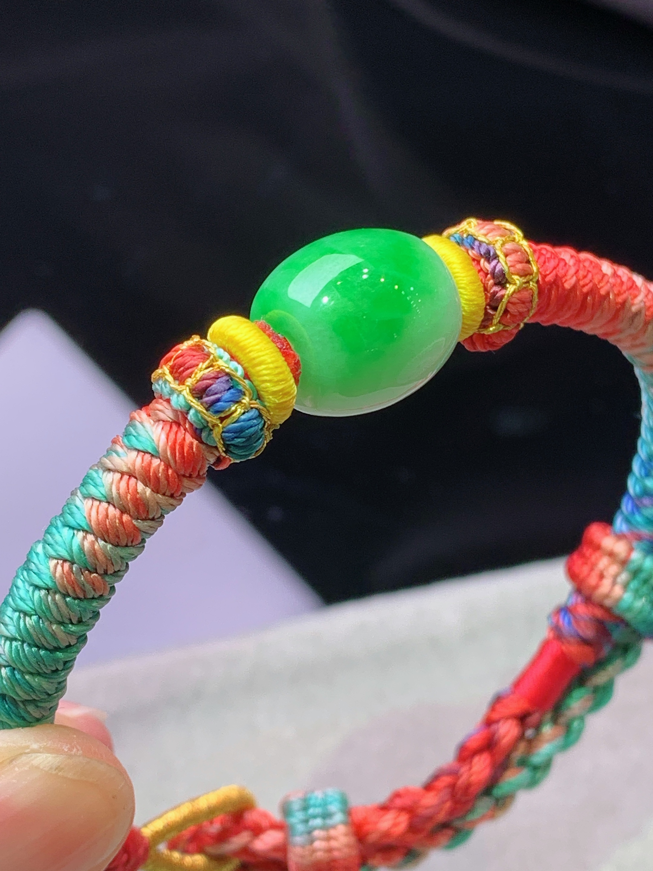 阳绿路路通手链 玉质细腻 水润亮眼 色泽艳丽 整体尺寸12