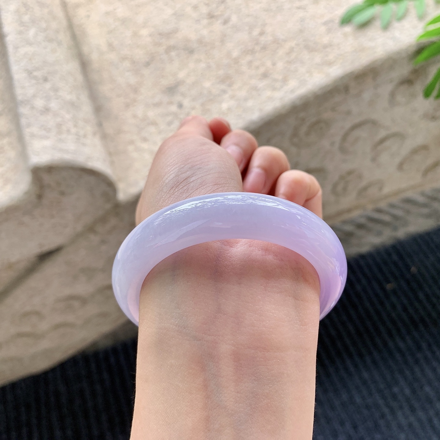 正圈52 53【圈口】53.6/13/9【编码】A1041523【描述】细糯紫罗兰，水润，种老，细腻，无裂