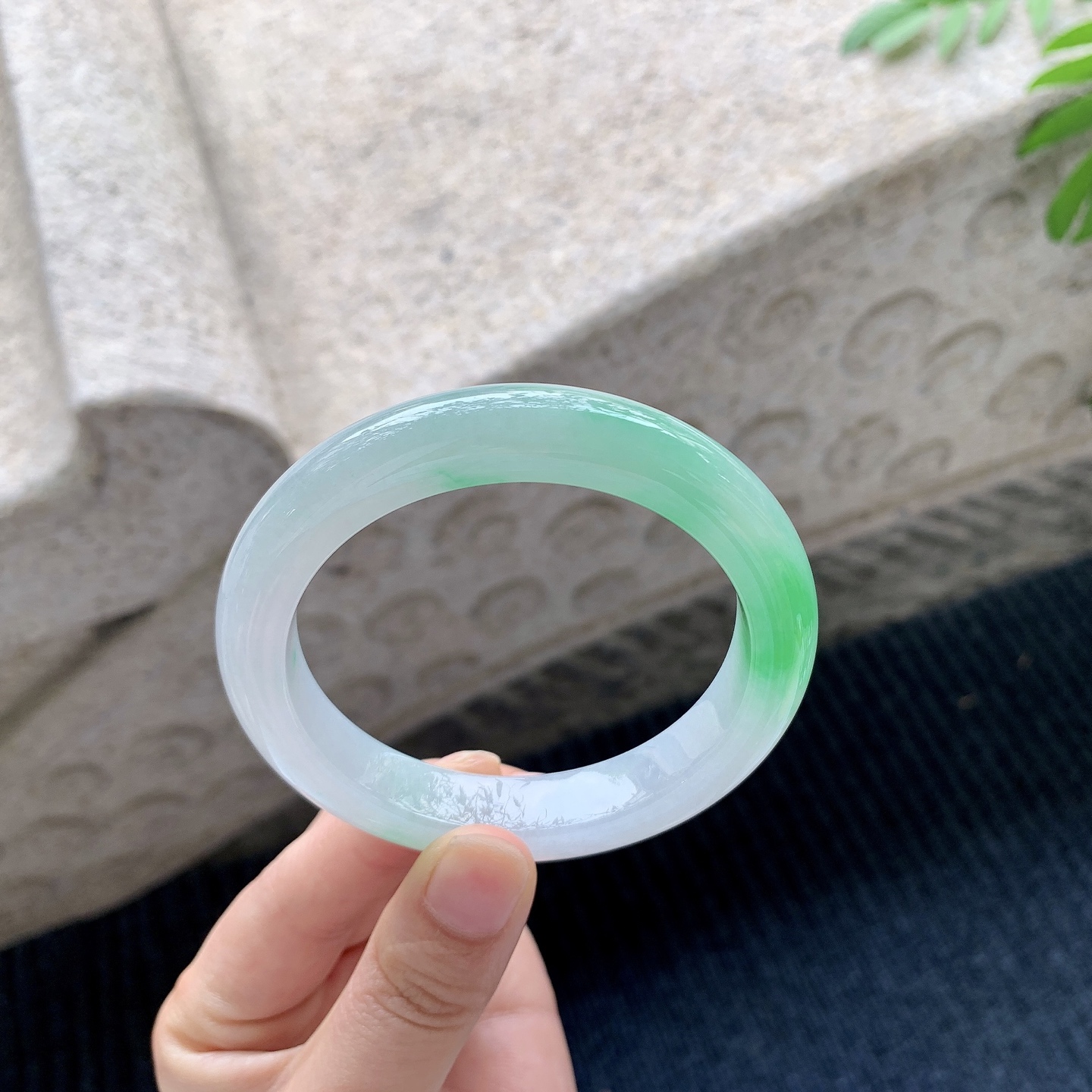 正圈56 57 圈口57/11.5/9.3 编码A3041529 冰糯飘绿，水润，种老，细腻，无裂