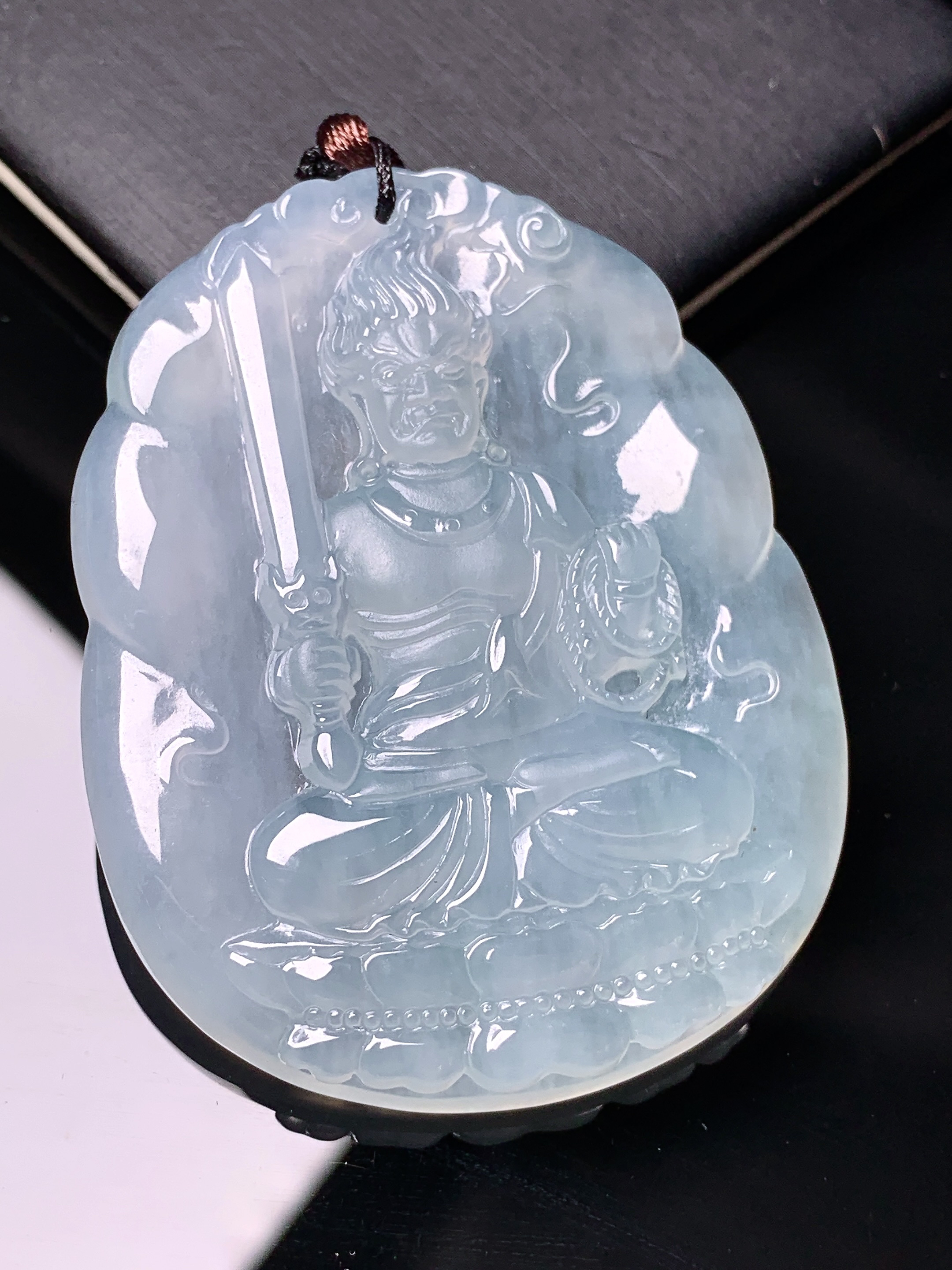 冰种不动明王吊坠 玉质细腻 水润亮眼 色泽艳丽 整体尺寸54*42.8*5.8b2