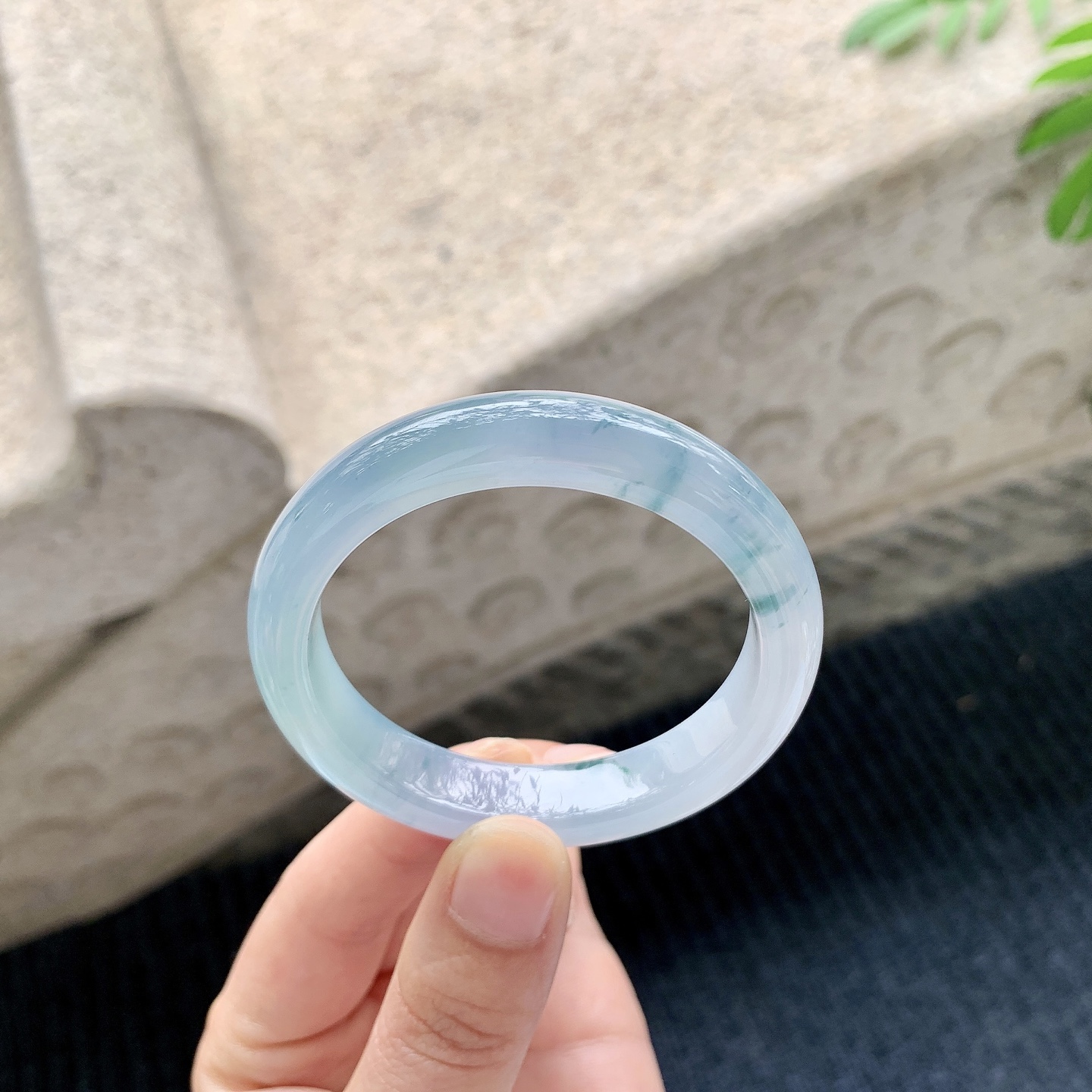 正圈48 49【圈口】49/10.6/7.5【编码】T9041538【描述】冰糯紫罗兰，飘花，水润，种老，细腻，无裂