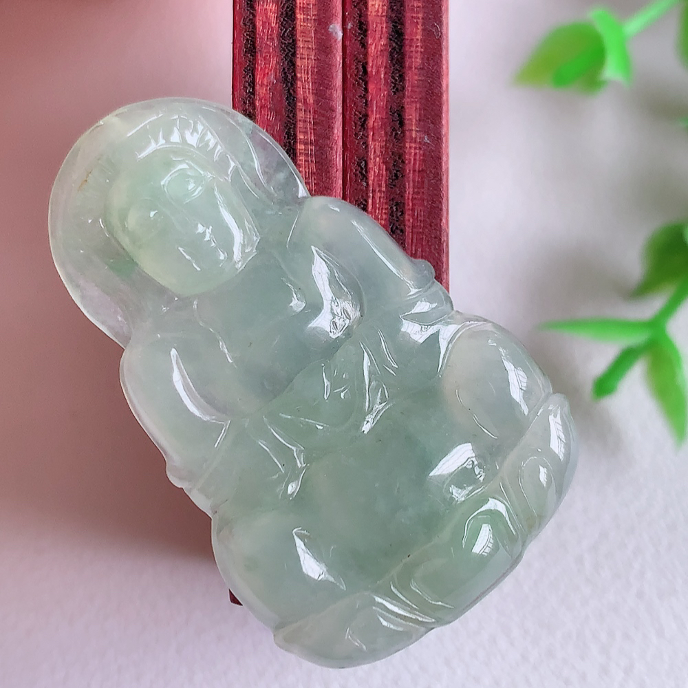 冰润精雕观音吊坠，法相端庄大气，工艺精湛，种色浓郁，细腻饱满冰润，种老水足，收藏佳品，佩戴大气  W357.13   尺寸：38-23.6-4.3mm