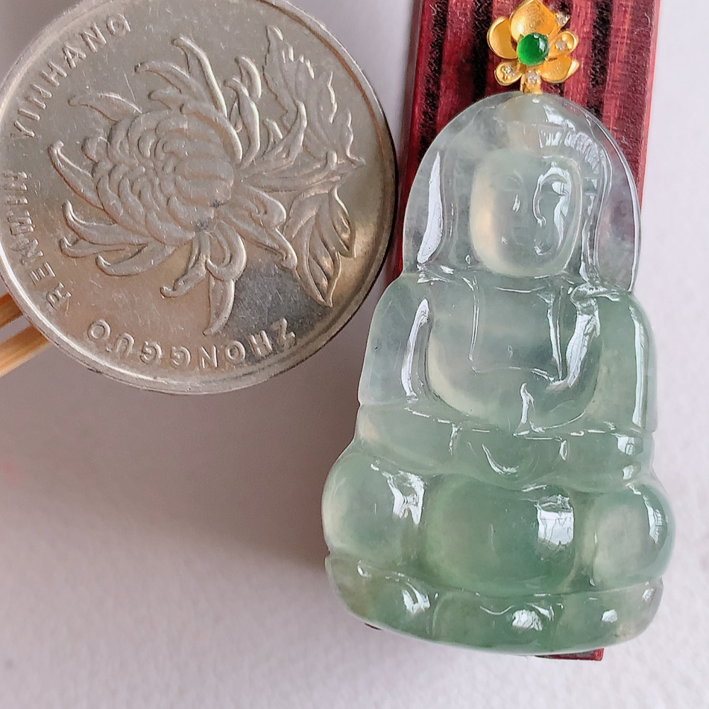 18k金扣冰润精雕观音吊坠，法相端庄大气，工艺精湛，种色浓郁，细腻饱满冰润，种老水足，收藏佳品，佩戴大气  W01.13   尺寸：31.5-20-4mm