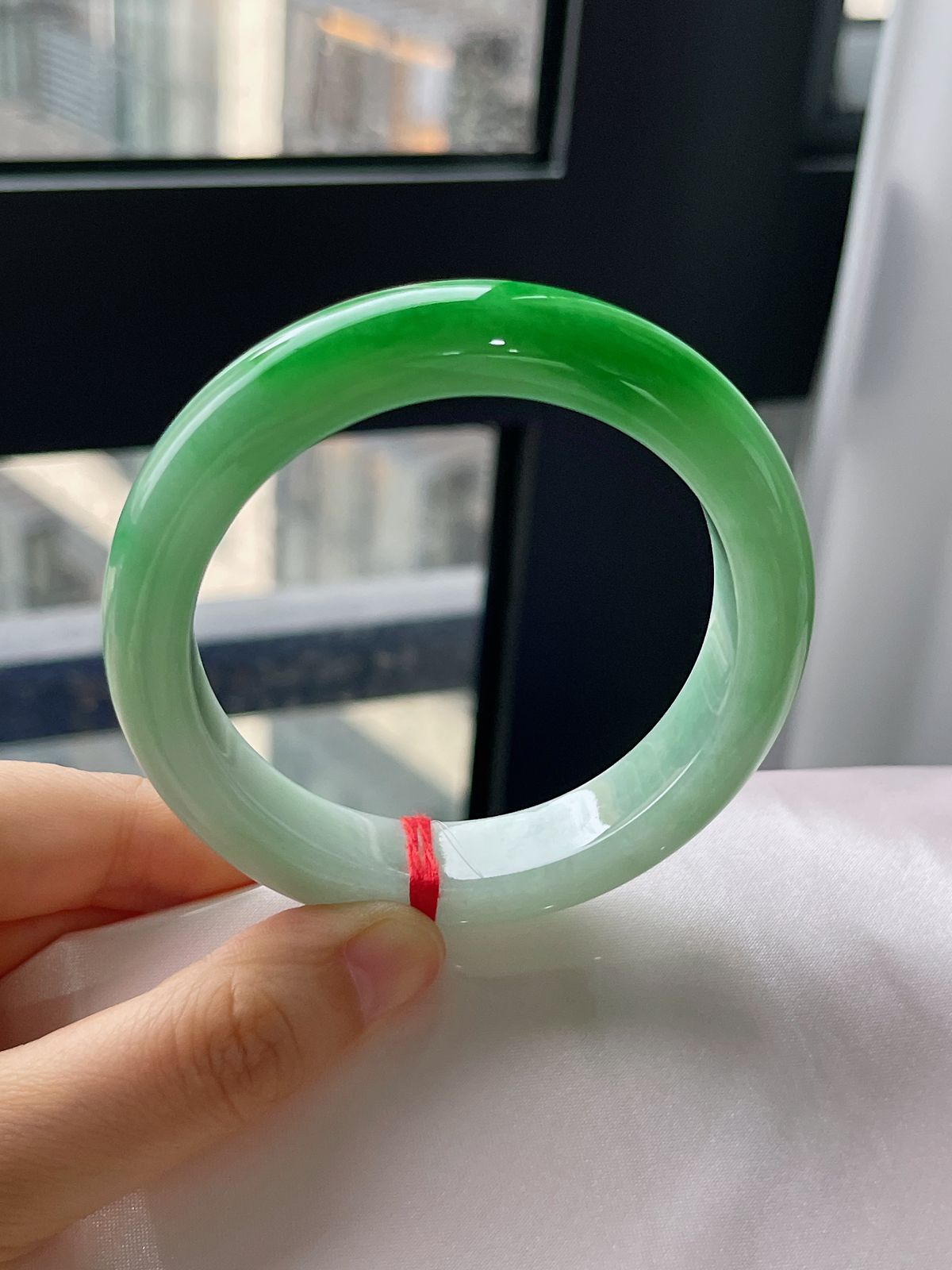 正圈56.2圈口，翡翠糯化种飘绿手镯