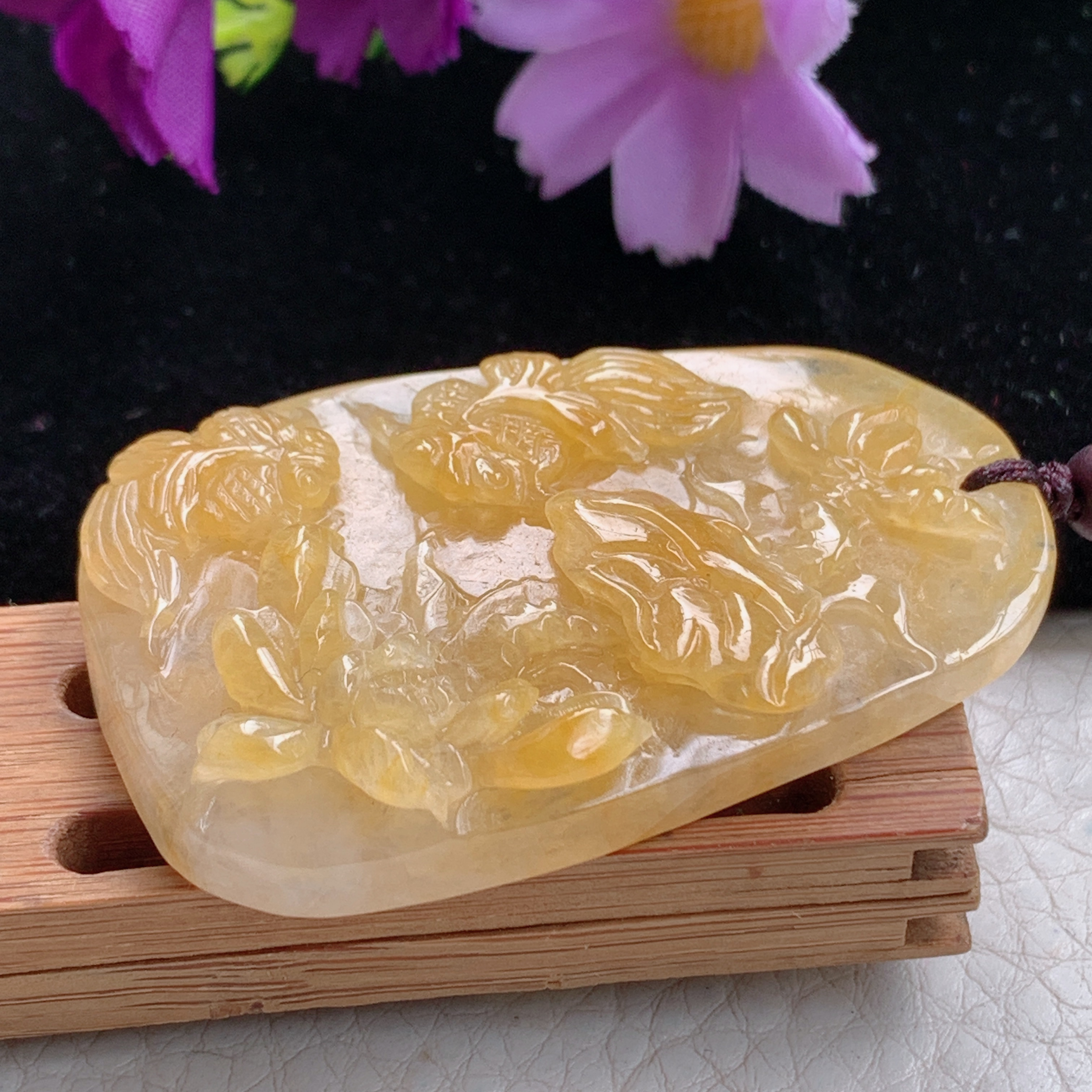 zen实拍55.2*35.8*10.3缅甸翡翠黄翡年年有鱼吊坠 荷叶鱼项坠